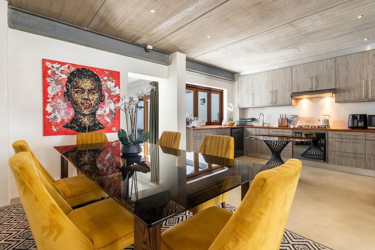 Modern Rustic Gem at the foot of Table Mountain