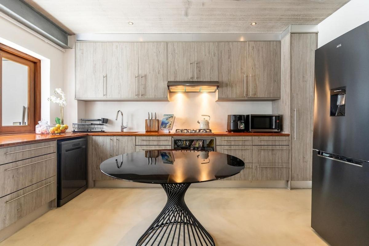 Modern Rustic Gem at the foot of Table Mountain