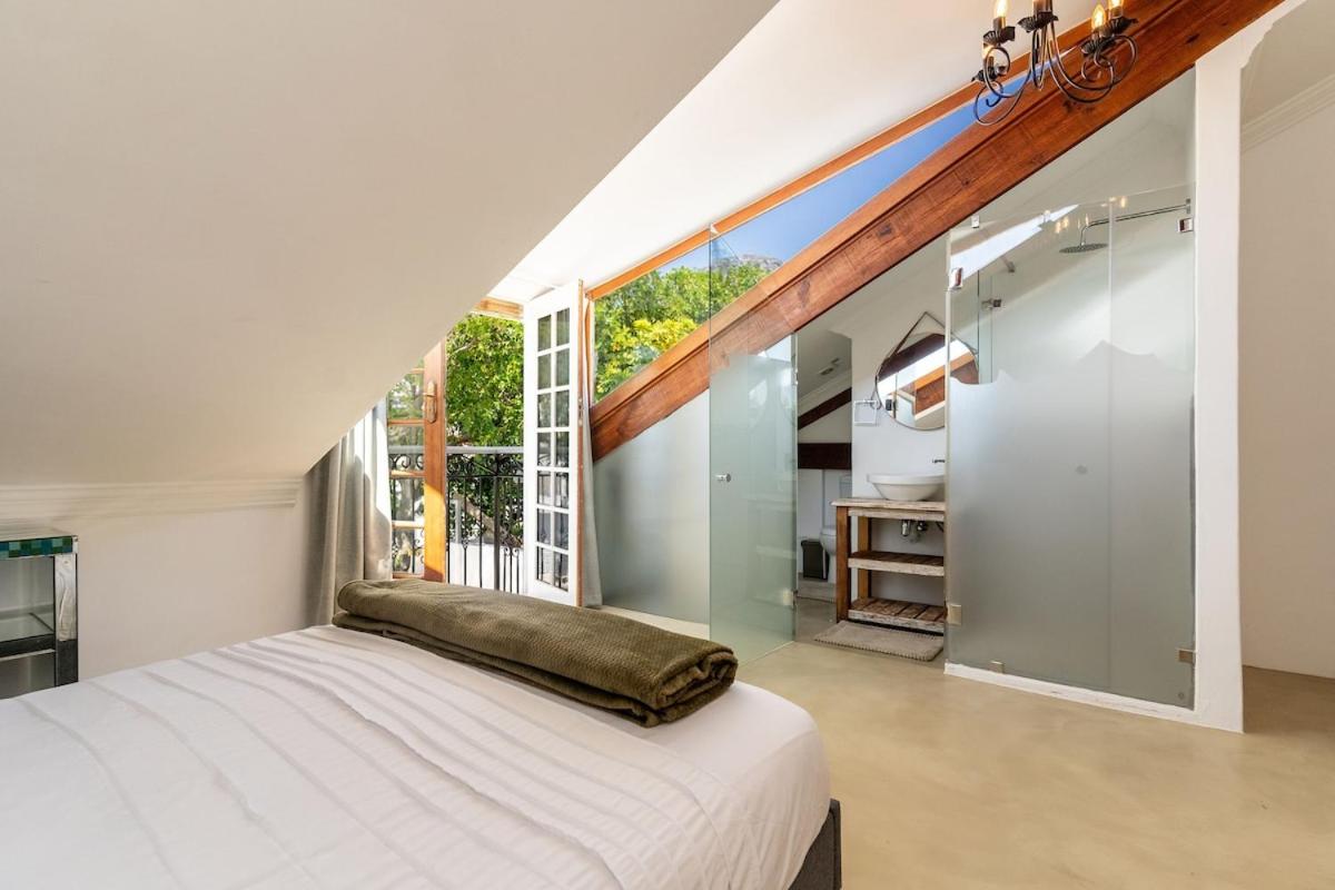 Modern Rustic Gem at the foot of Table Mountain