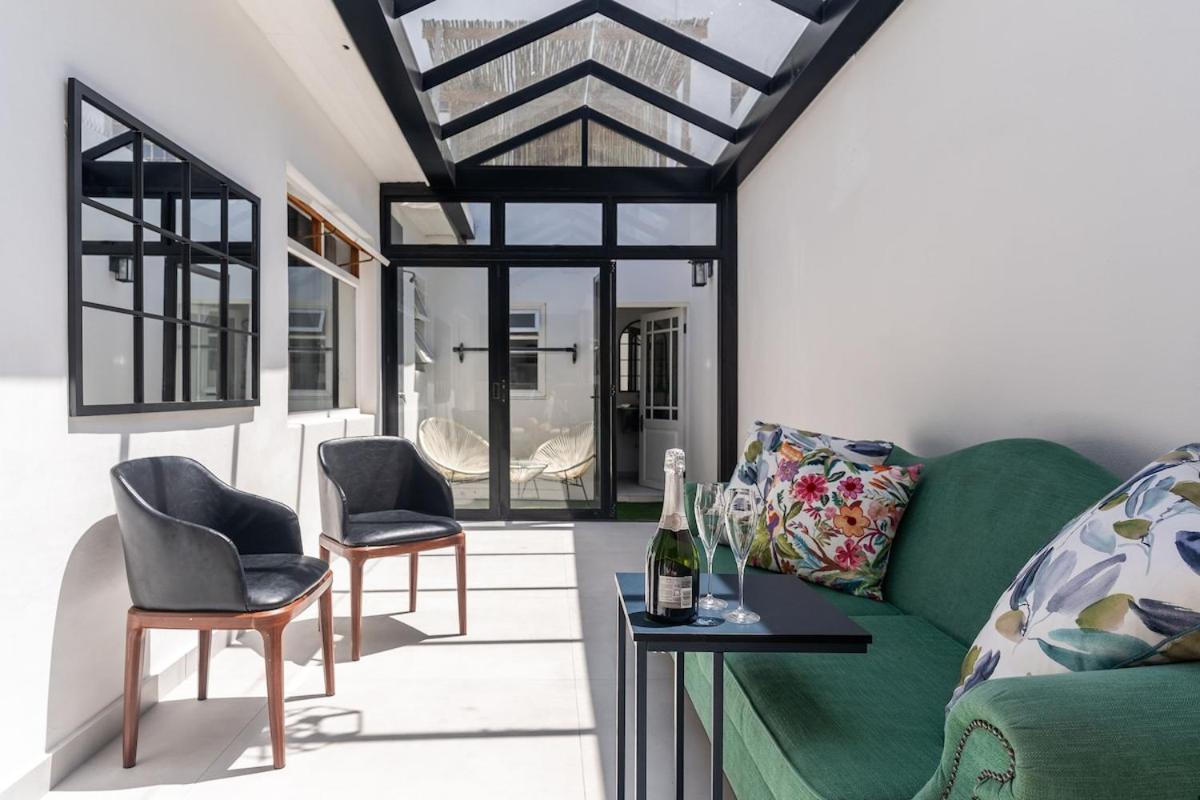 Modern Rustic Gem at the foot of Table Mountain