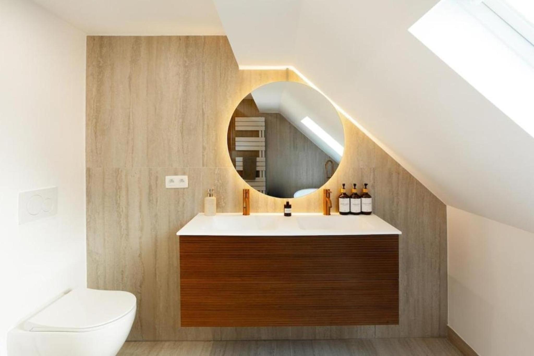 Cozy 1BDR Topfloor duplex flat