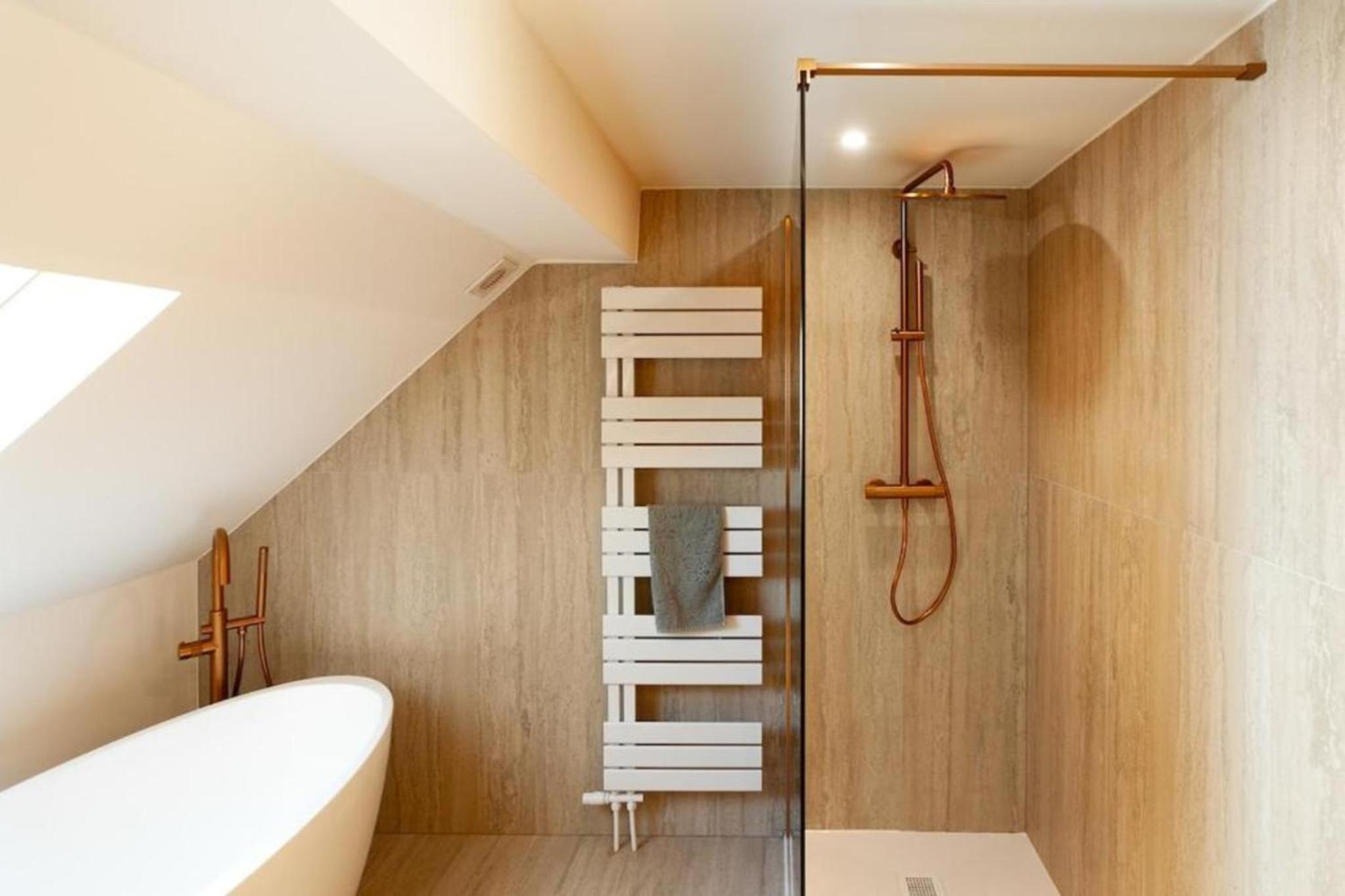 Cozy 1BDR Topfloor duplex flat