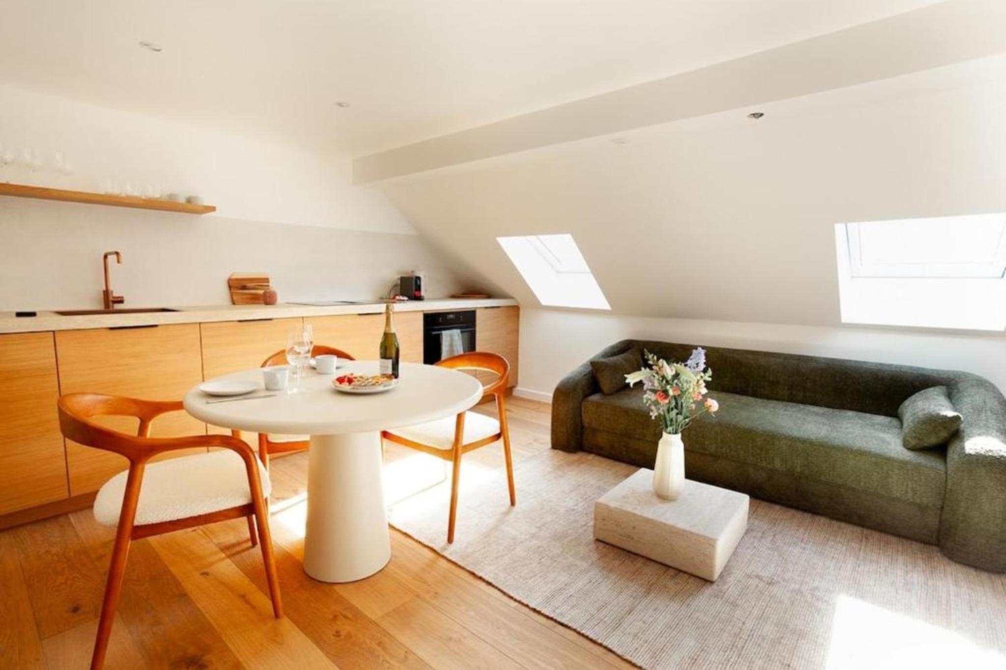 Cozy 1BDR Topfloor duplex flat