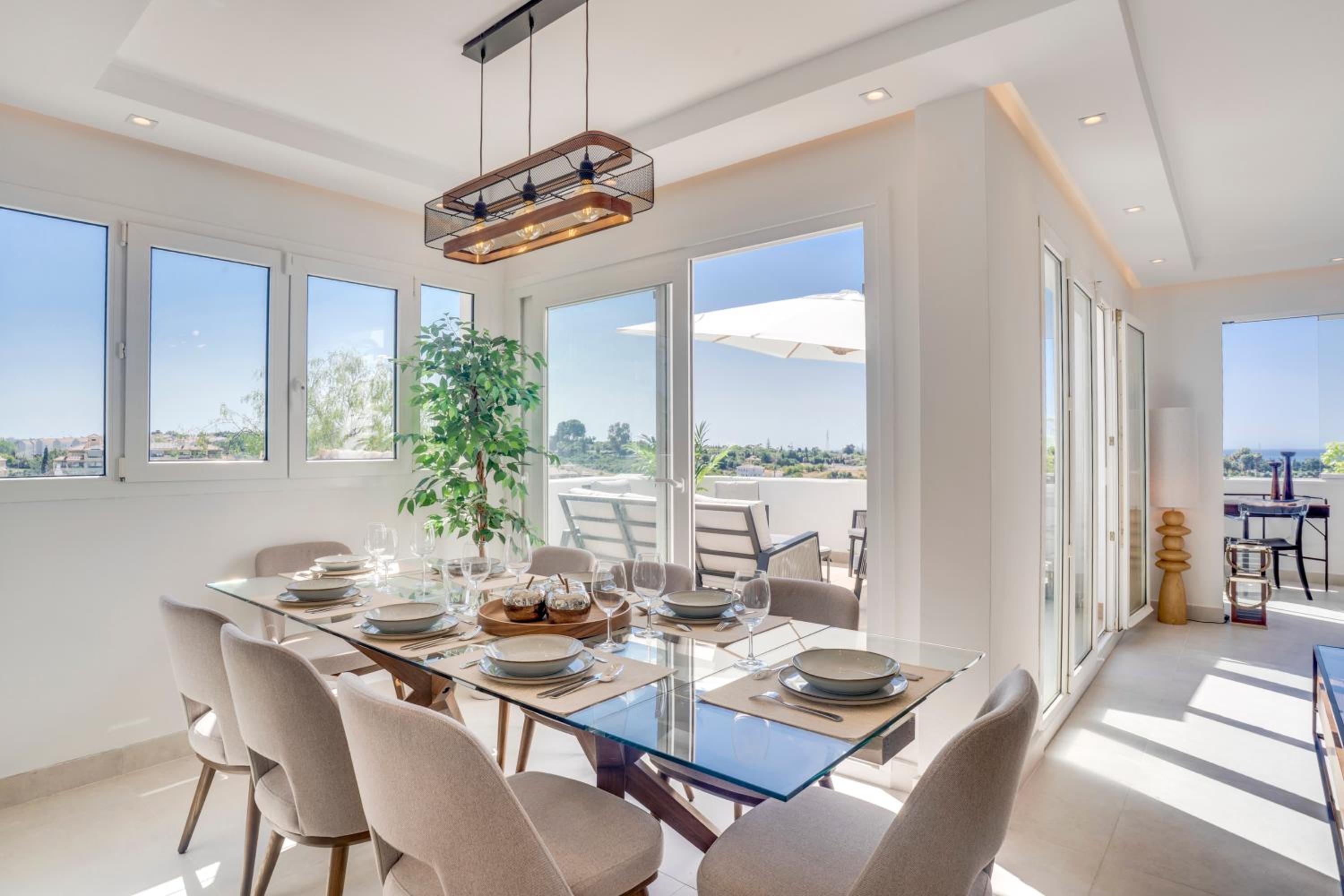 Atico Dúplex en Estepona con Vistas al Mar y Montaña a 10 min de la Playa