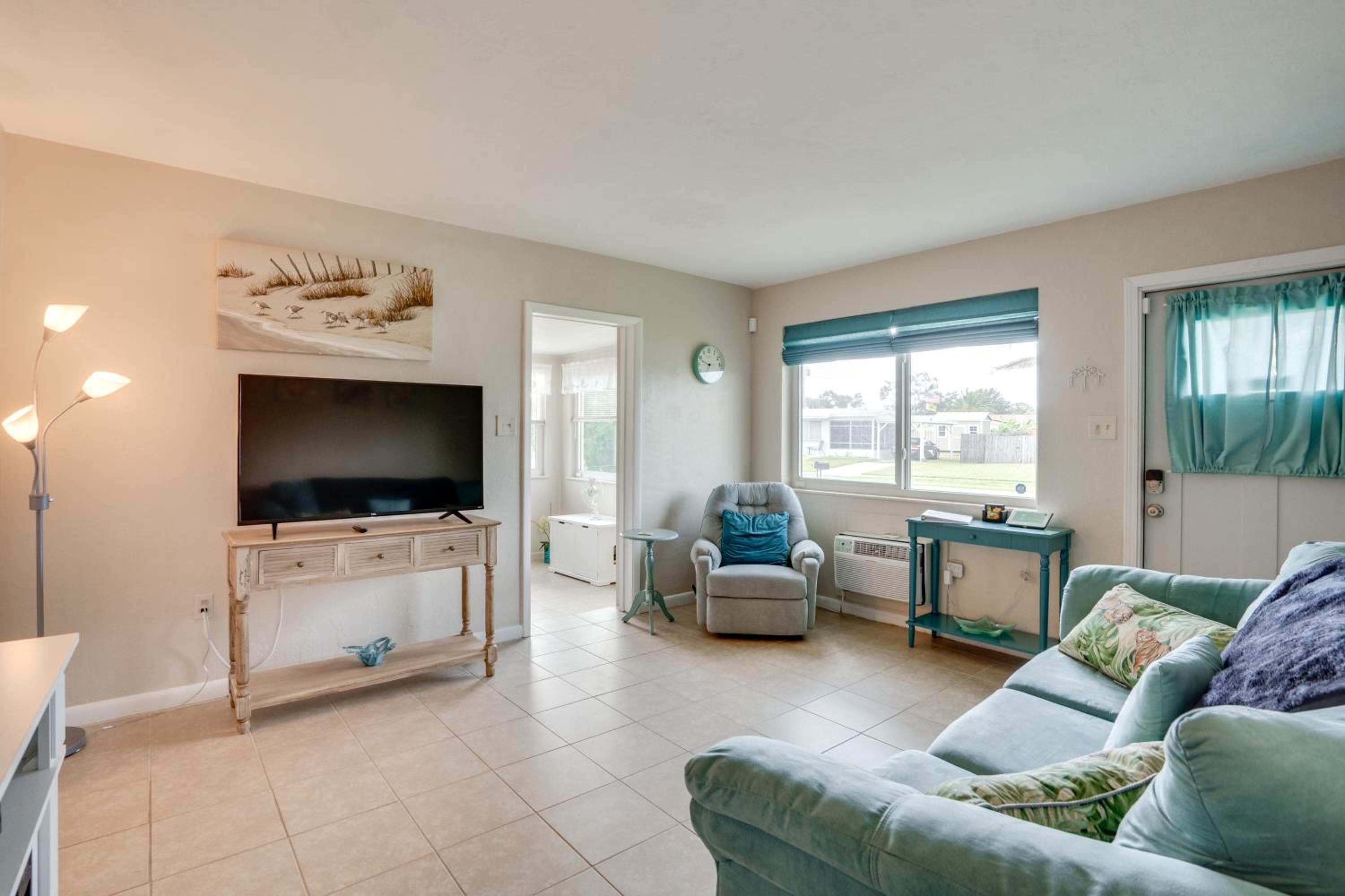 Relax in Hot Tub, Walk to Springs North Port Home