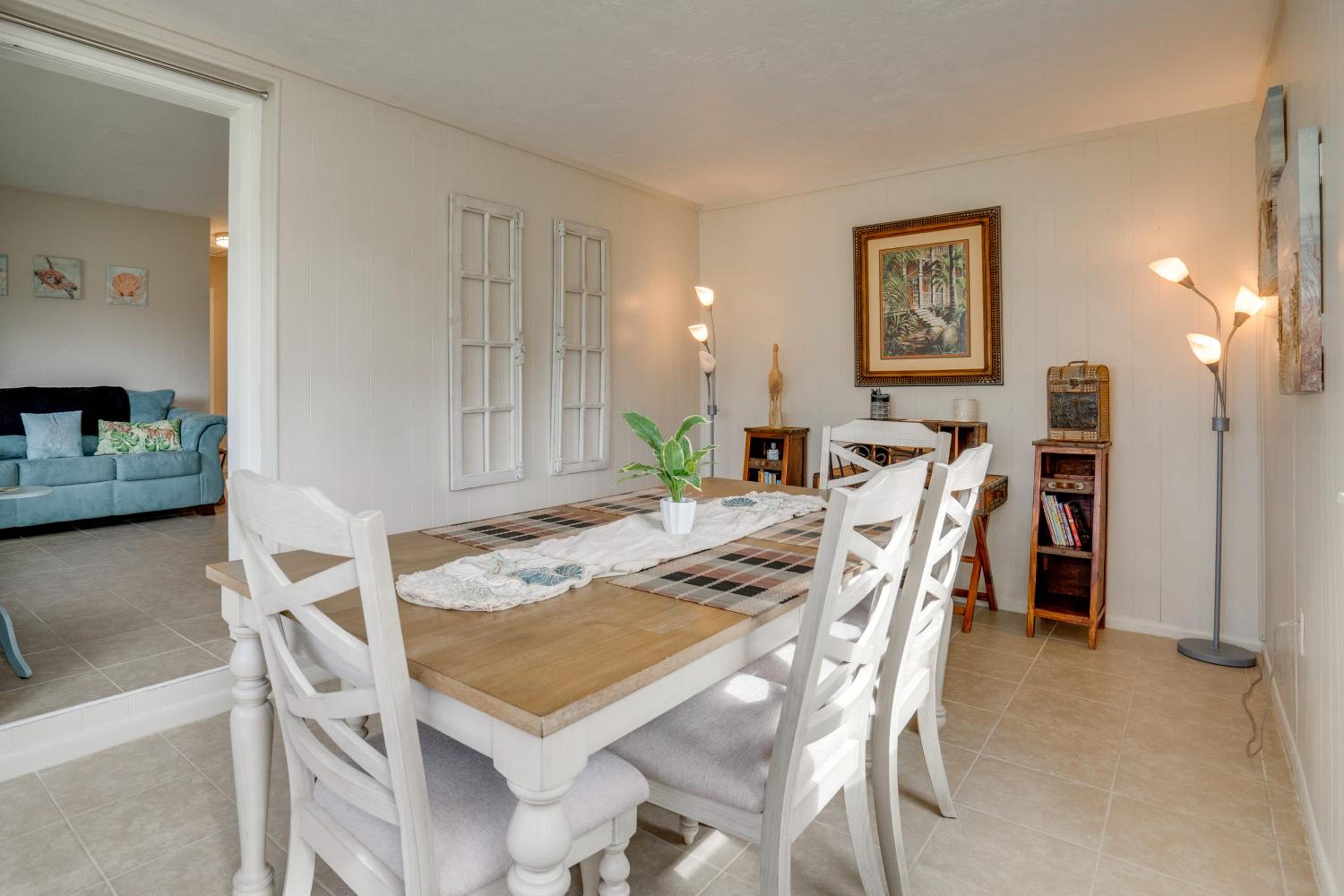 Relax in Hot Tub, Walk to Springs North Port Home