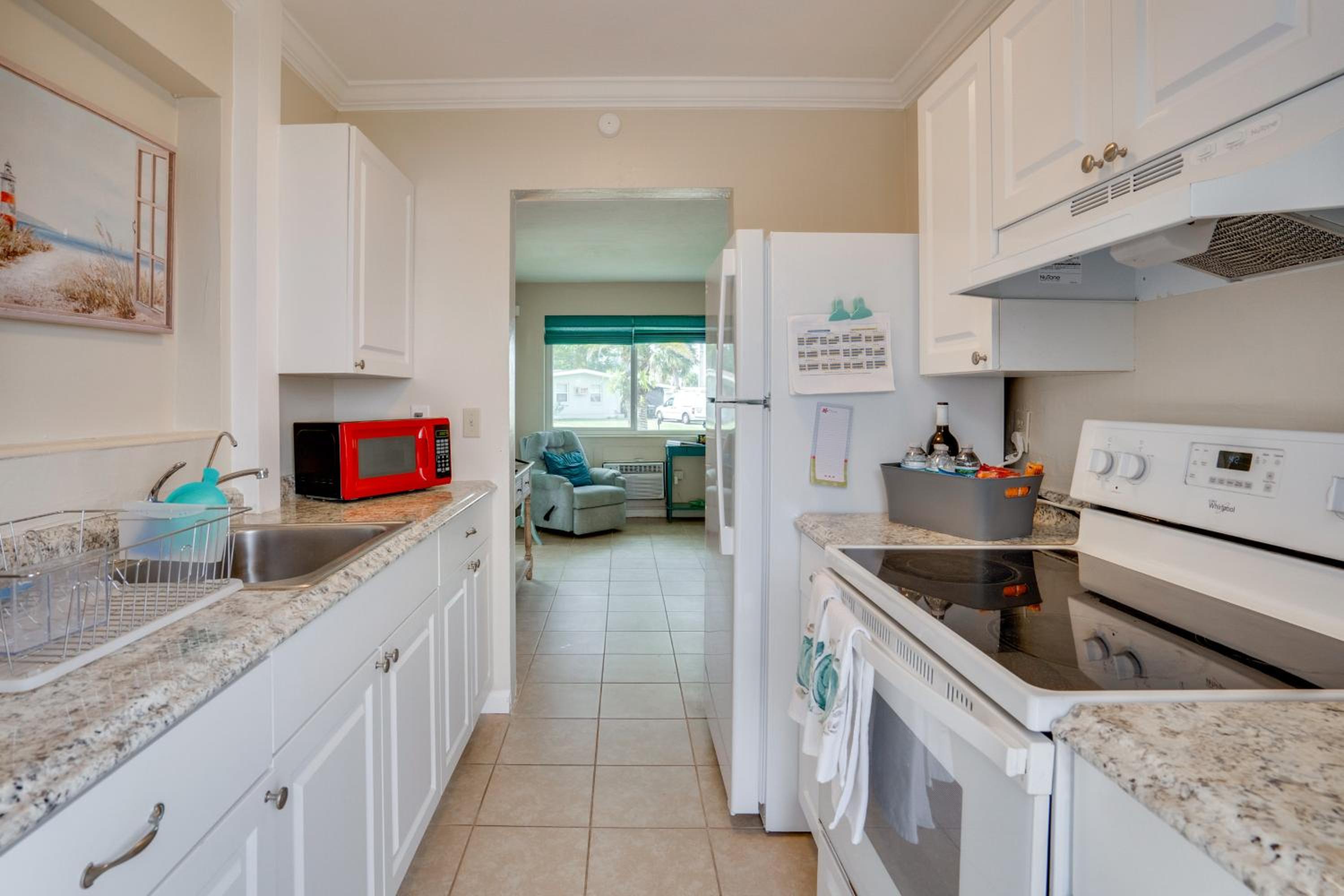 Relax in Hot Tub, Walk to Springs North Port Home