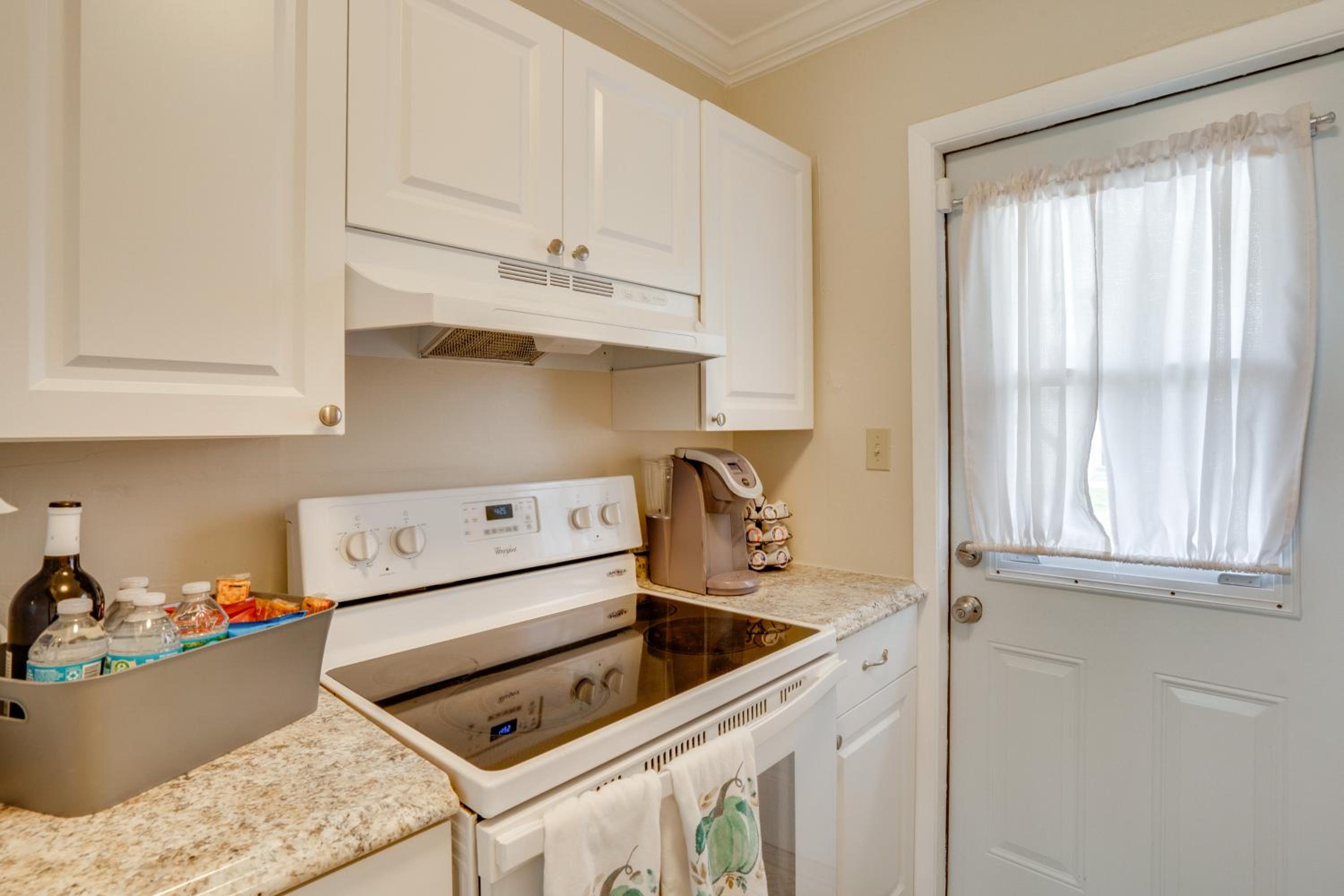 Relax in Hot Tub, Walk to Springs North Port Home