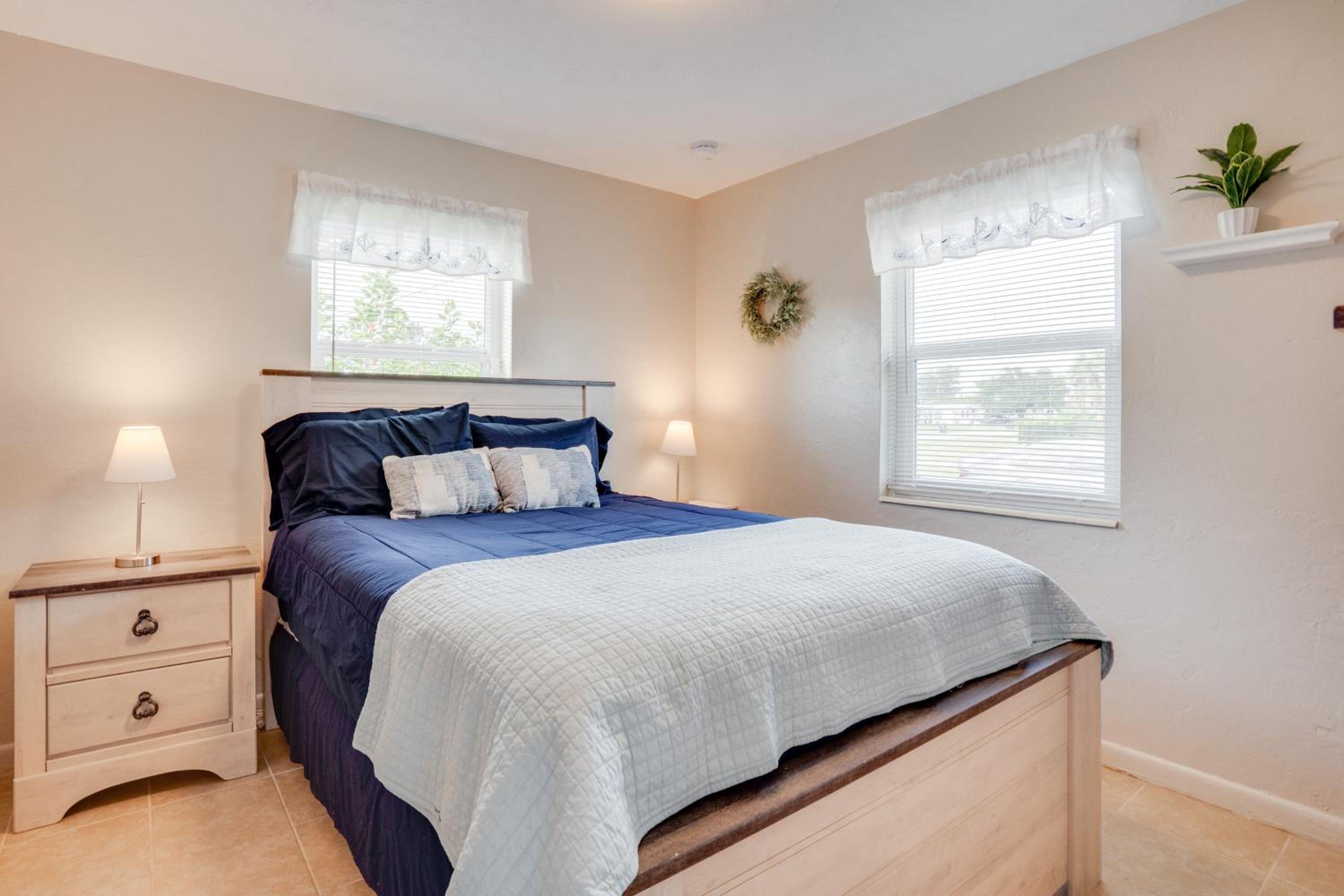 Relax in Hot Tub, Walk to Springs North Port Home