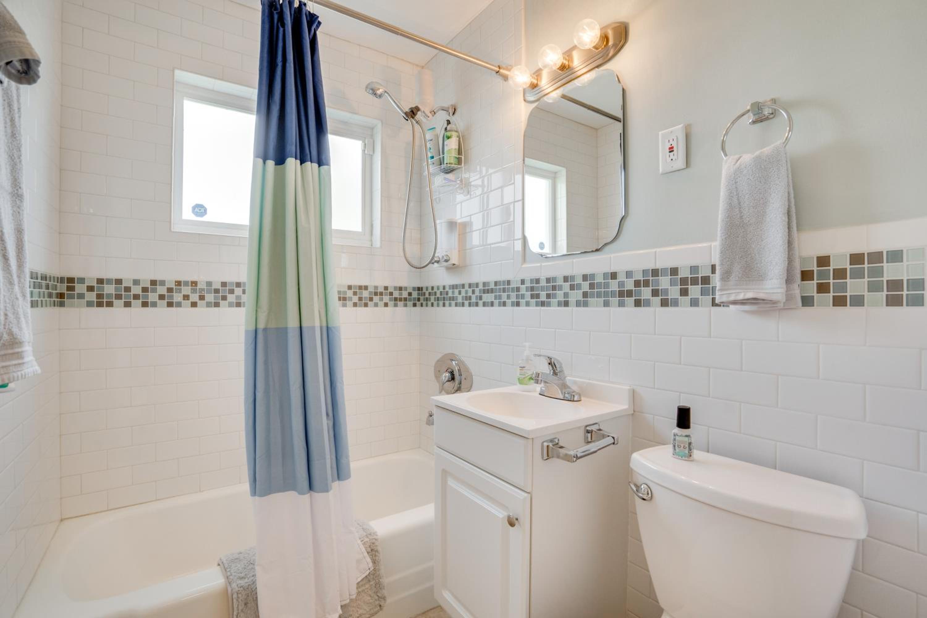 Relax in Hot Tub, Walk to Springs North Port Home