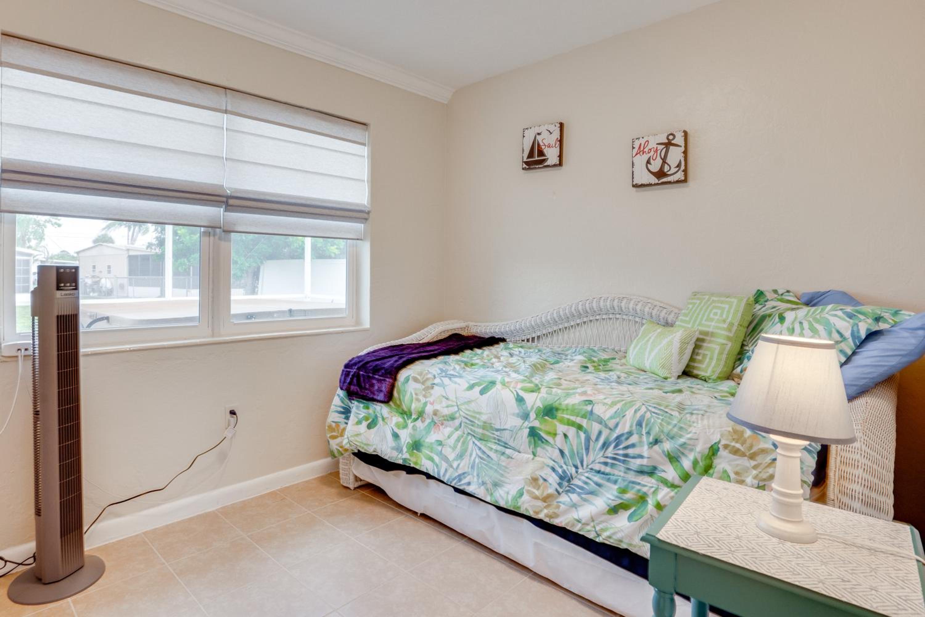 Relax in Hot Tub, Walk to Springs North Port Home