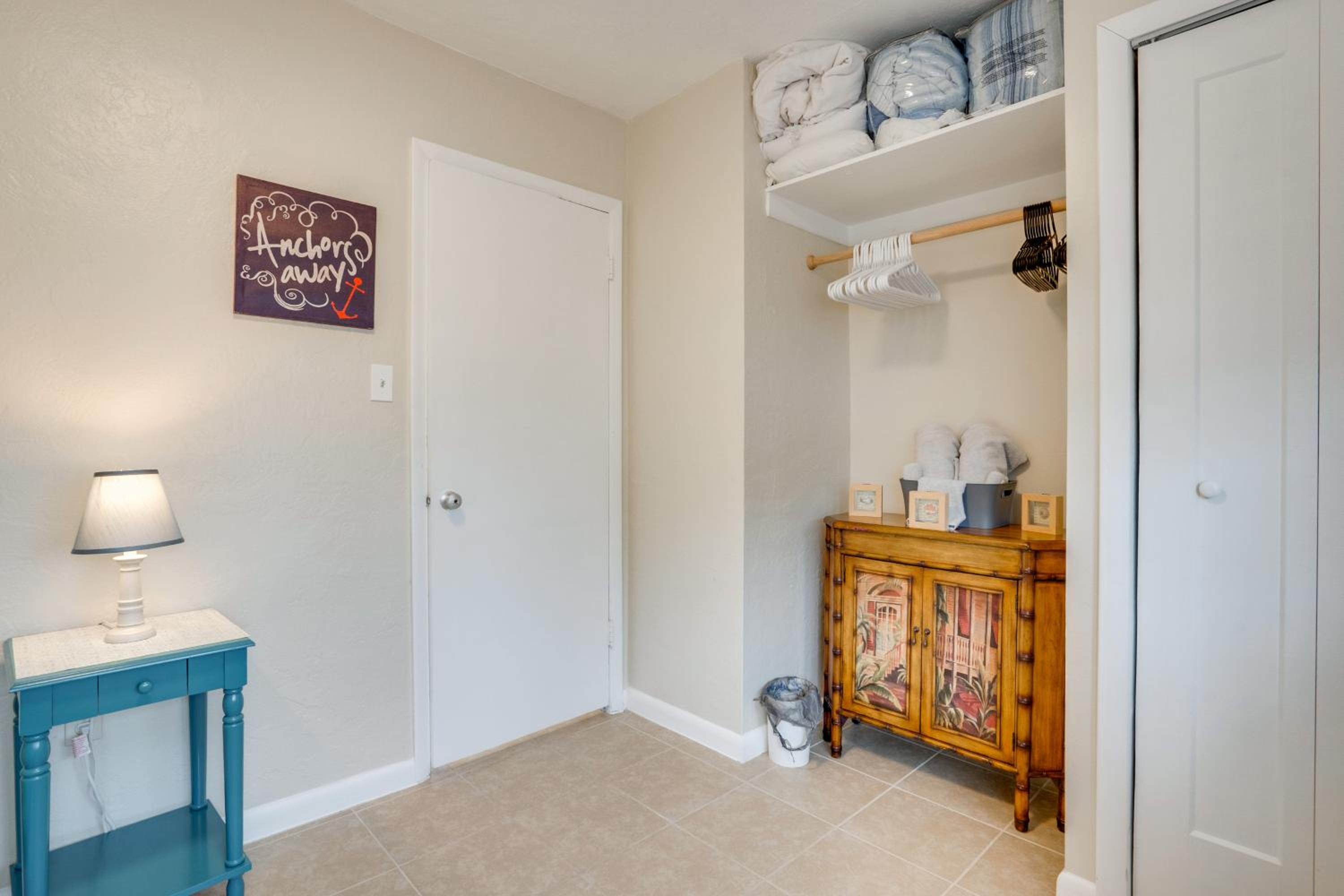 Relax in Hot Tub, Walk to Springs North Port Home