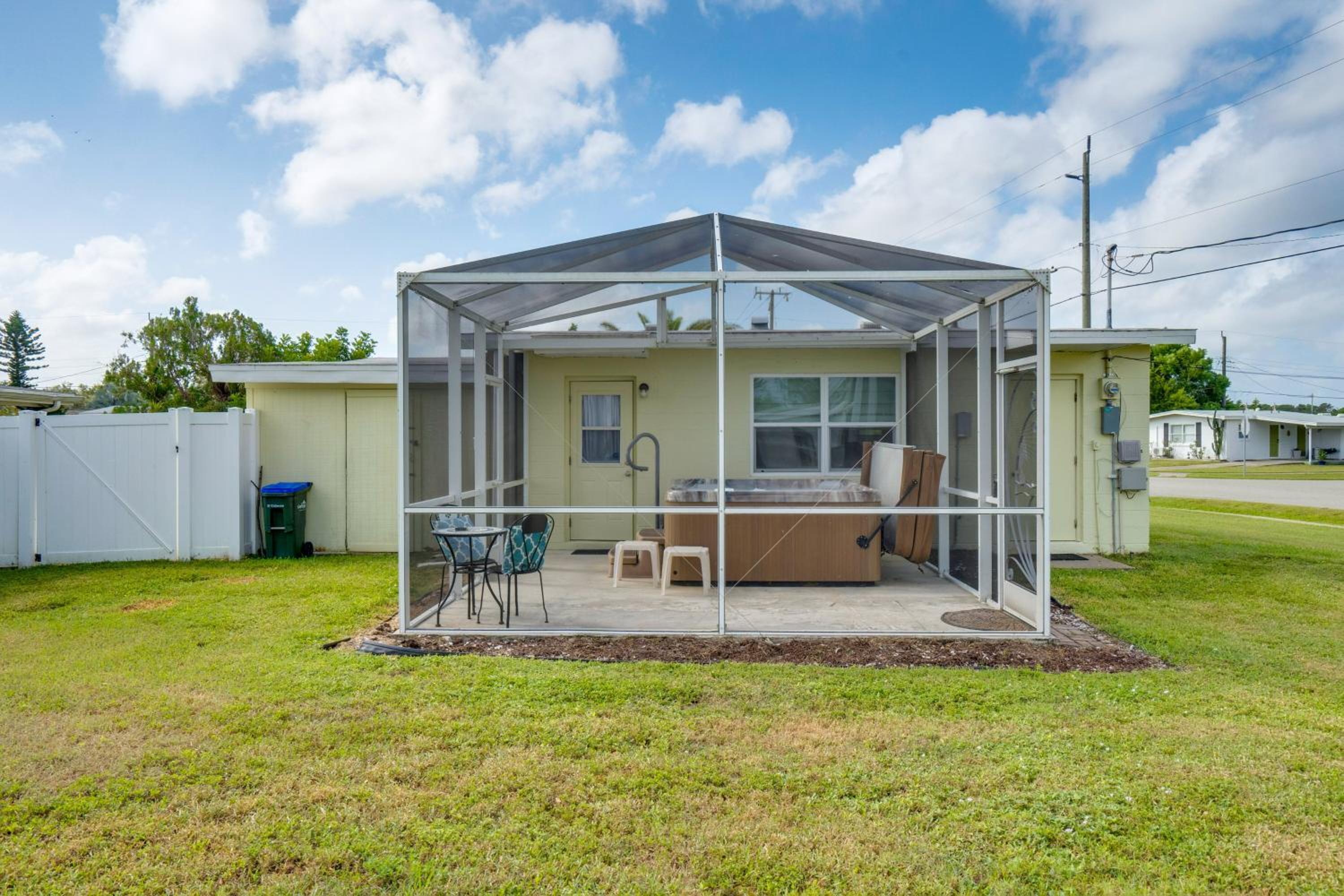 Relax in Hot Tub, Walk to Springs North Port Home