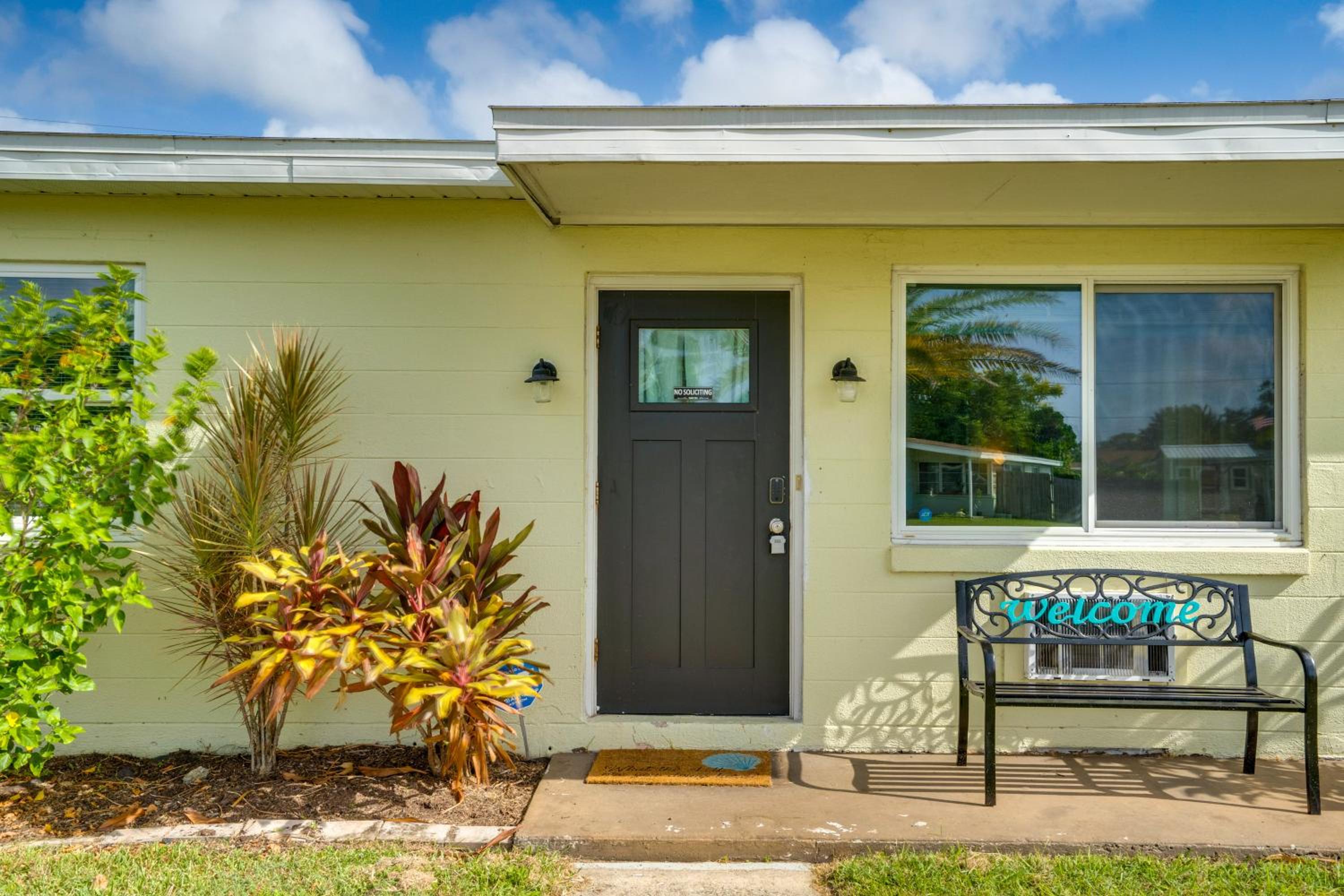Relax in Hot Tub, Walk to Springs North Port Home