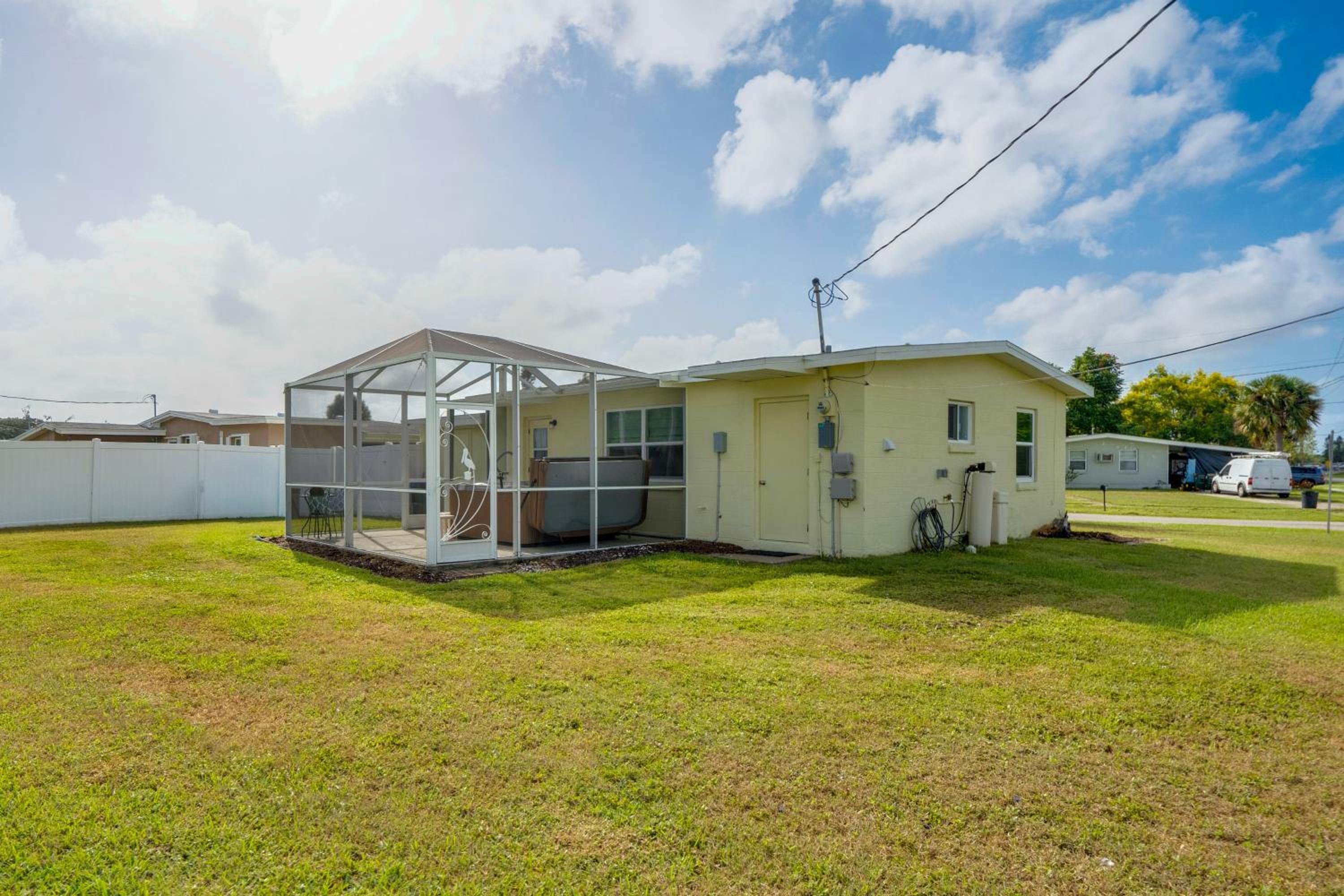 Relax in Hot Tub, Walk to Springs North Port Home