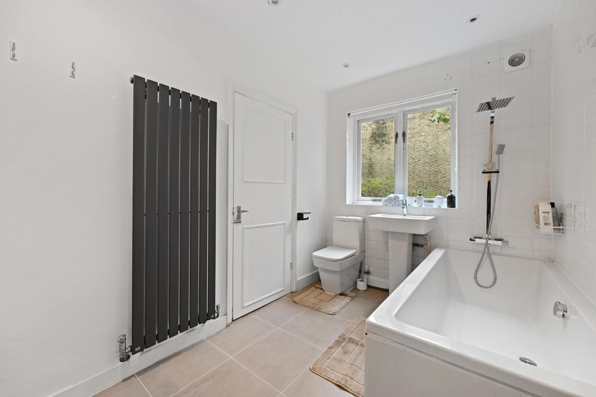 Luxury Spacious 700square feet Central London Flat