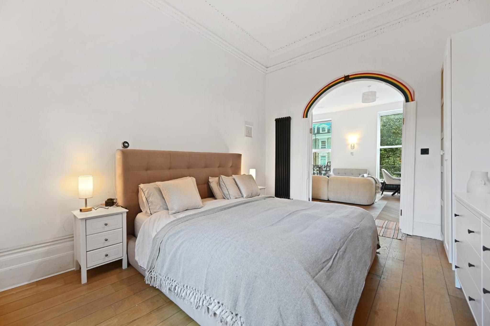 Luxury Spacious 700square feet Central London Flat