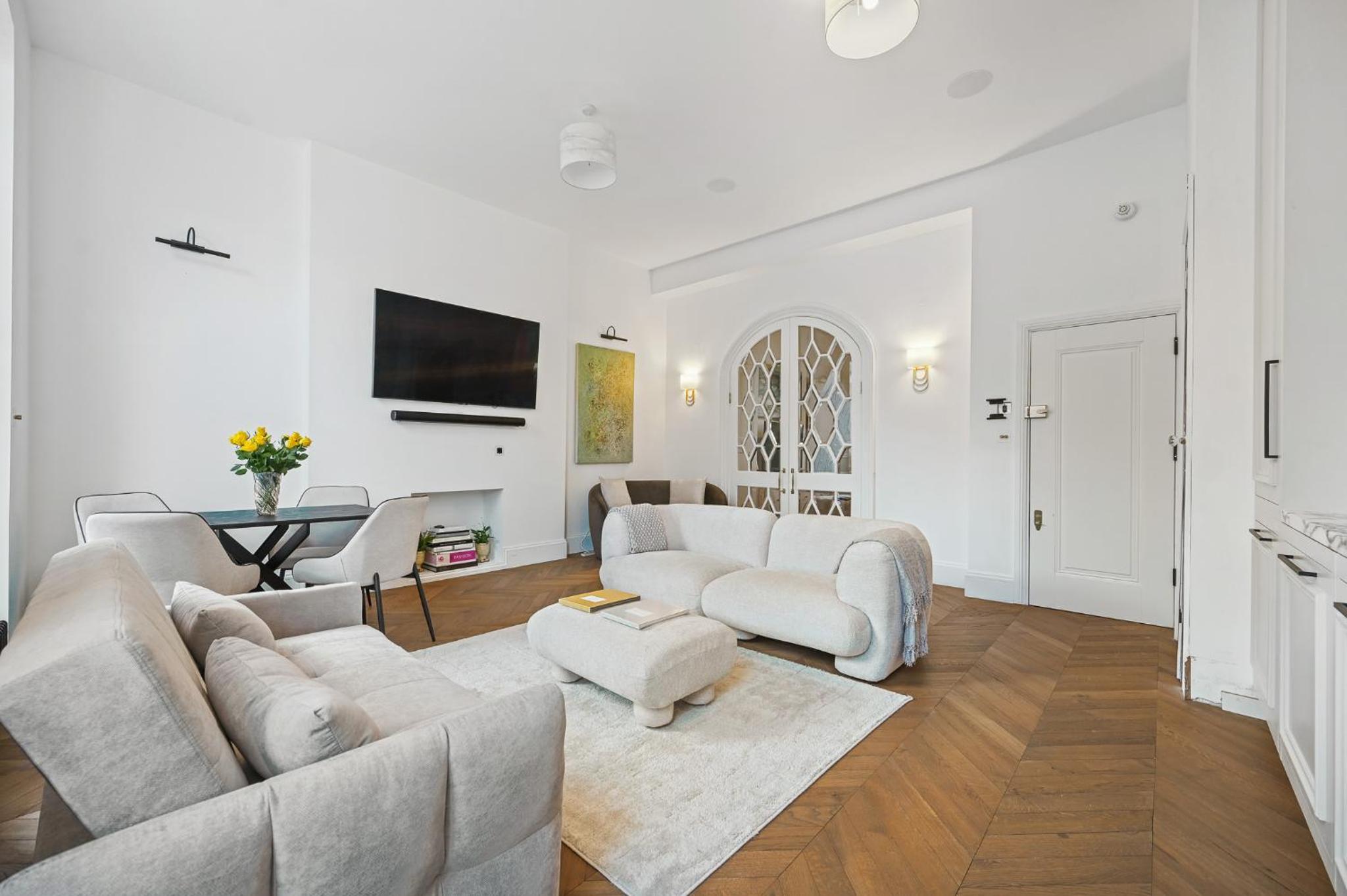 Luxury Spacious 700square feet Central London Flat