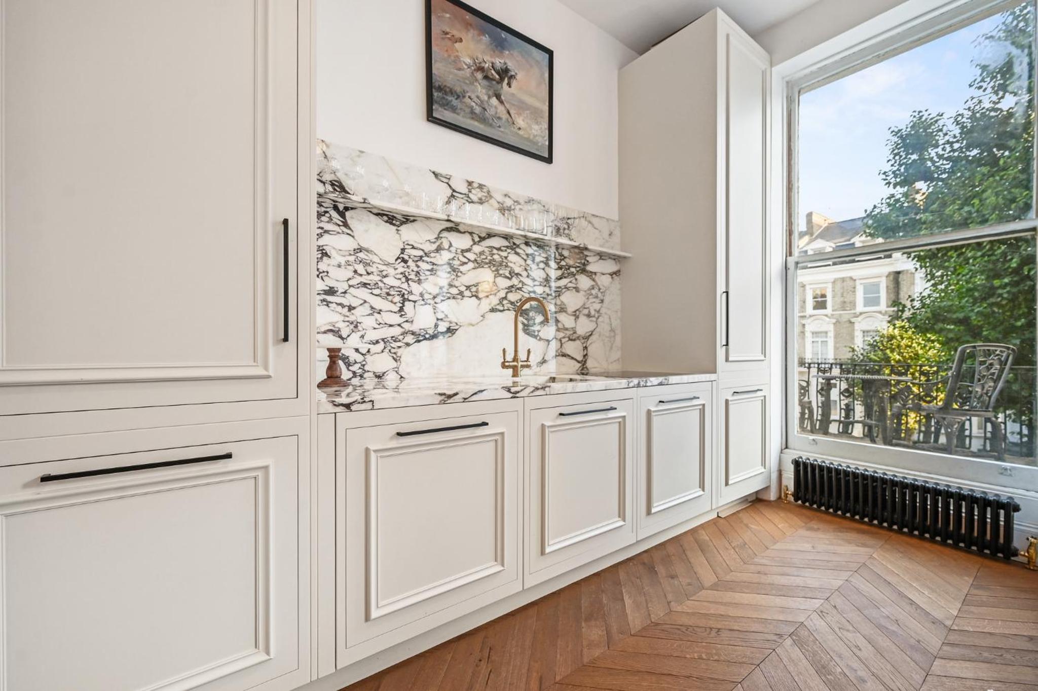Luxury Spacious 700square feet Central London Flat