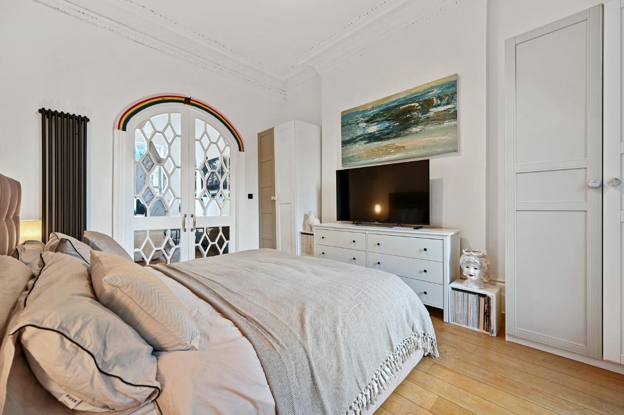 Luxury Spacious 700square feet Central London Flat