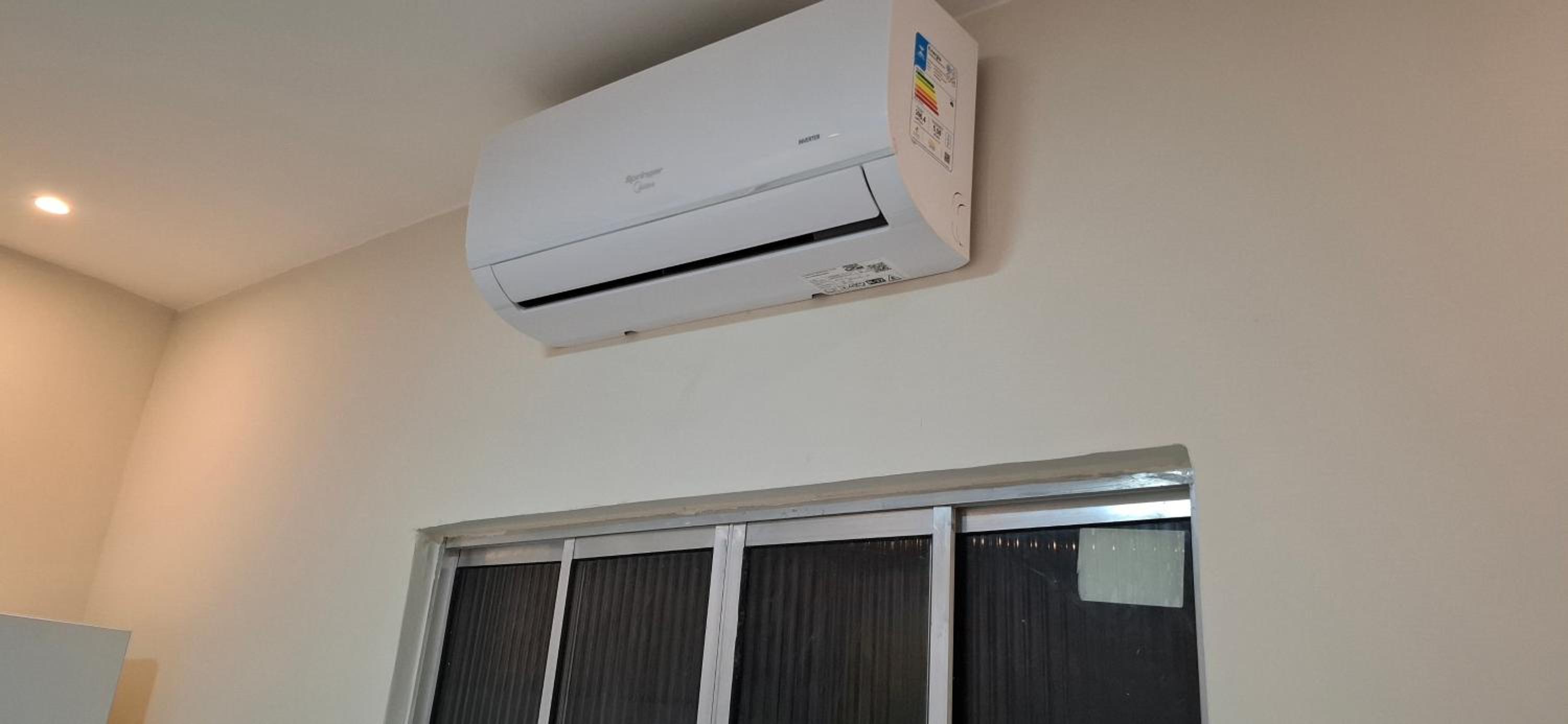 Espaço inteiro prox do aeroporto com ar cond e chuv elétrico