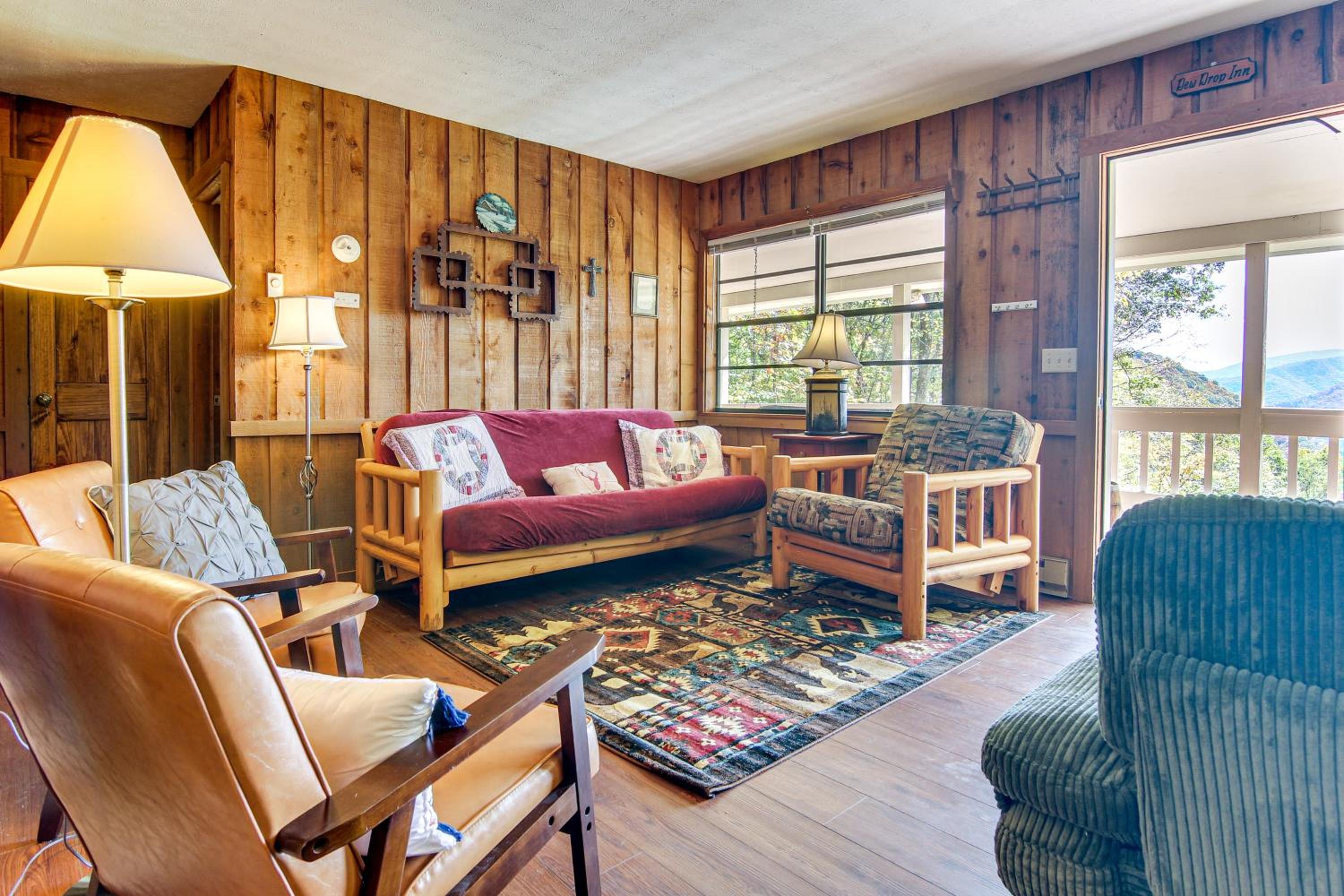 Beautiful Cold Mountain Views! Canton Cabin