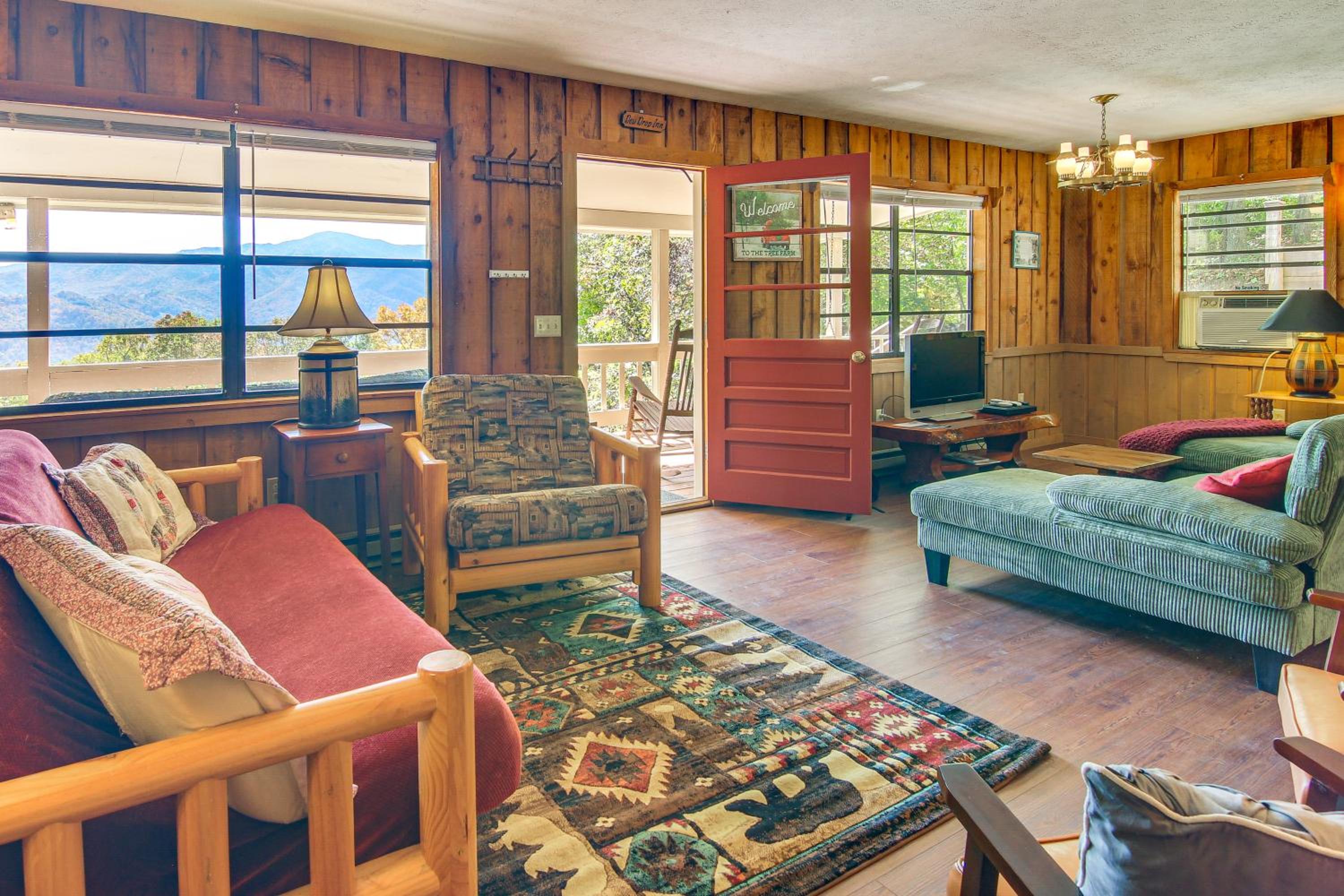 Beautiful Cold Mountain Views! Canton Cabin