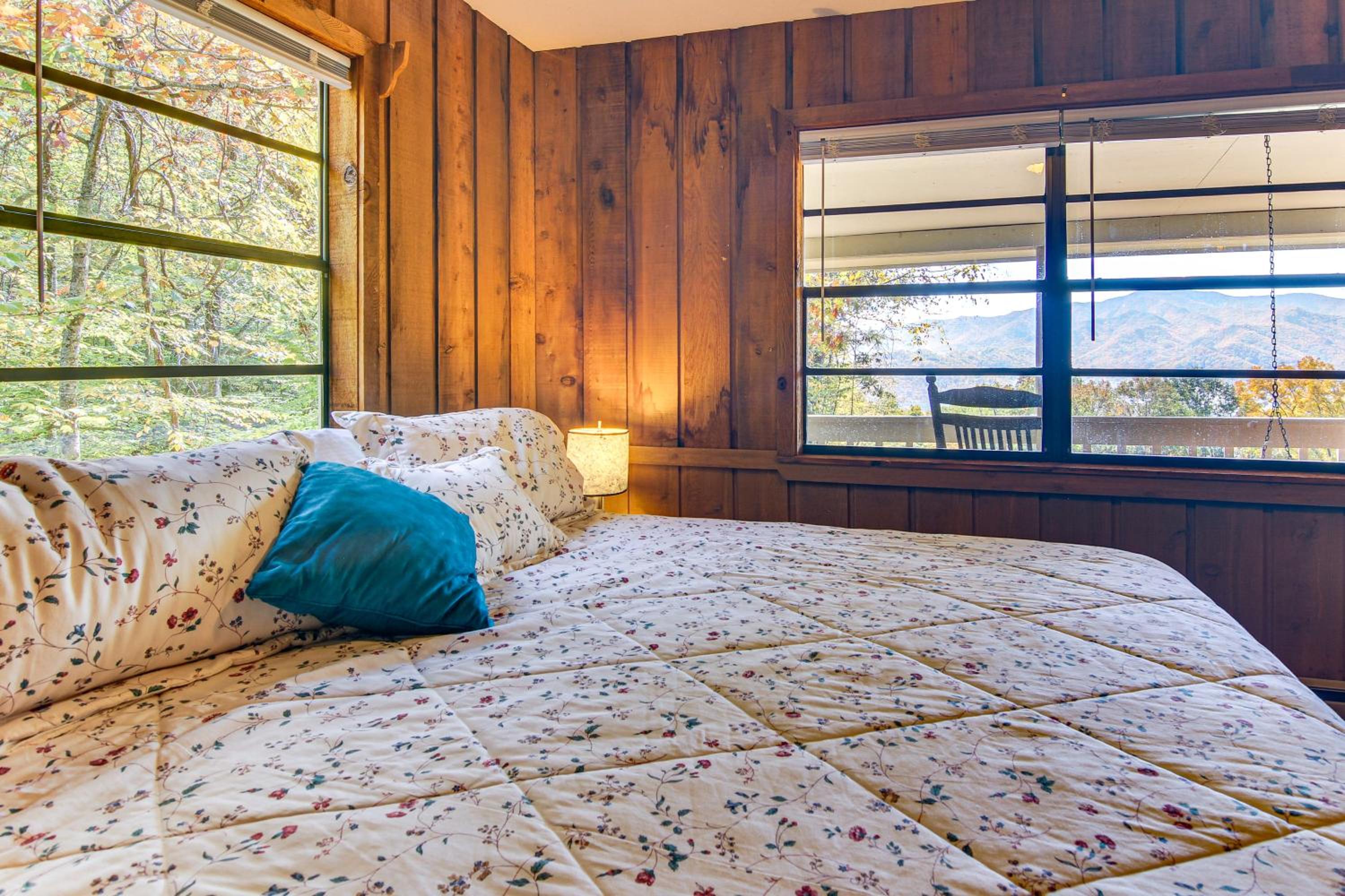 Beautiful Cold Mountain Views! Canton Cabin
