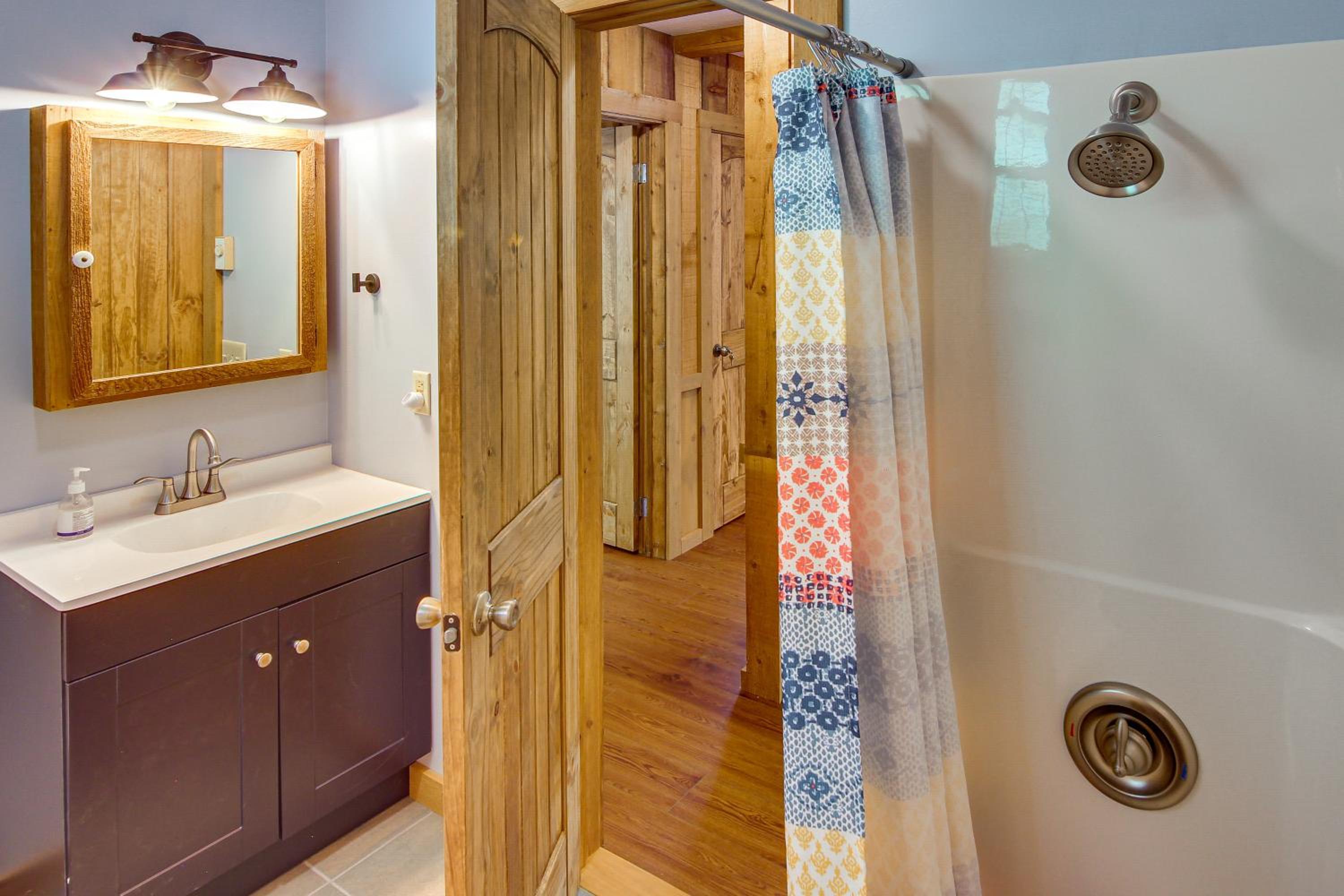 Beautiful Cold Mountain Views! Canton Cabin