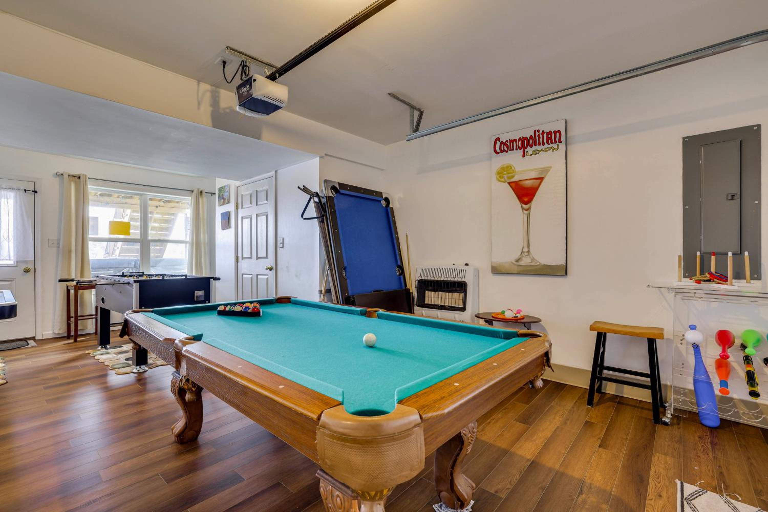 Lakefront Pocono Retreat with Hot Tub and Movie Hub