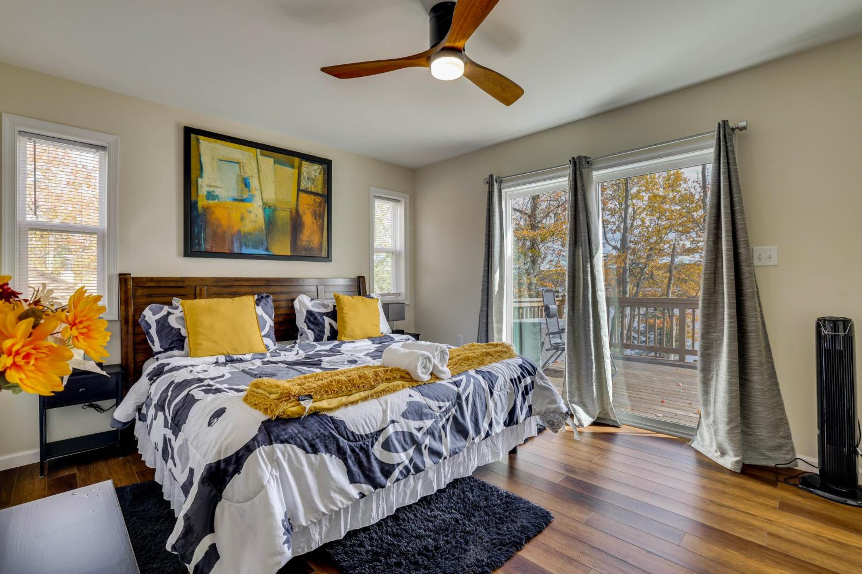 Lakefront Pocono Retreat with Hot Tub and Movie Hub
