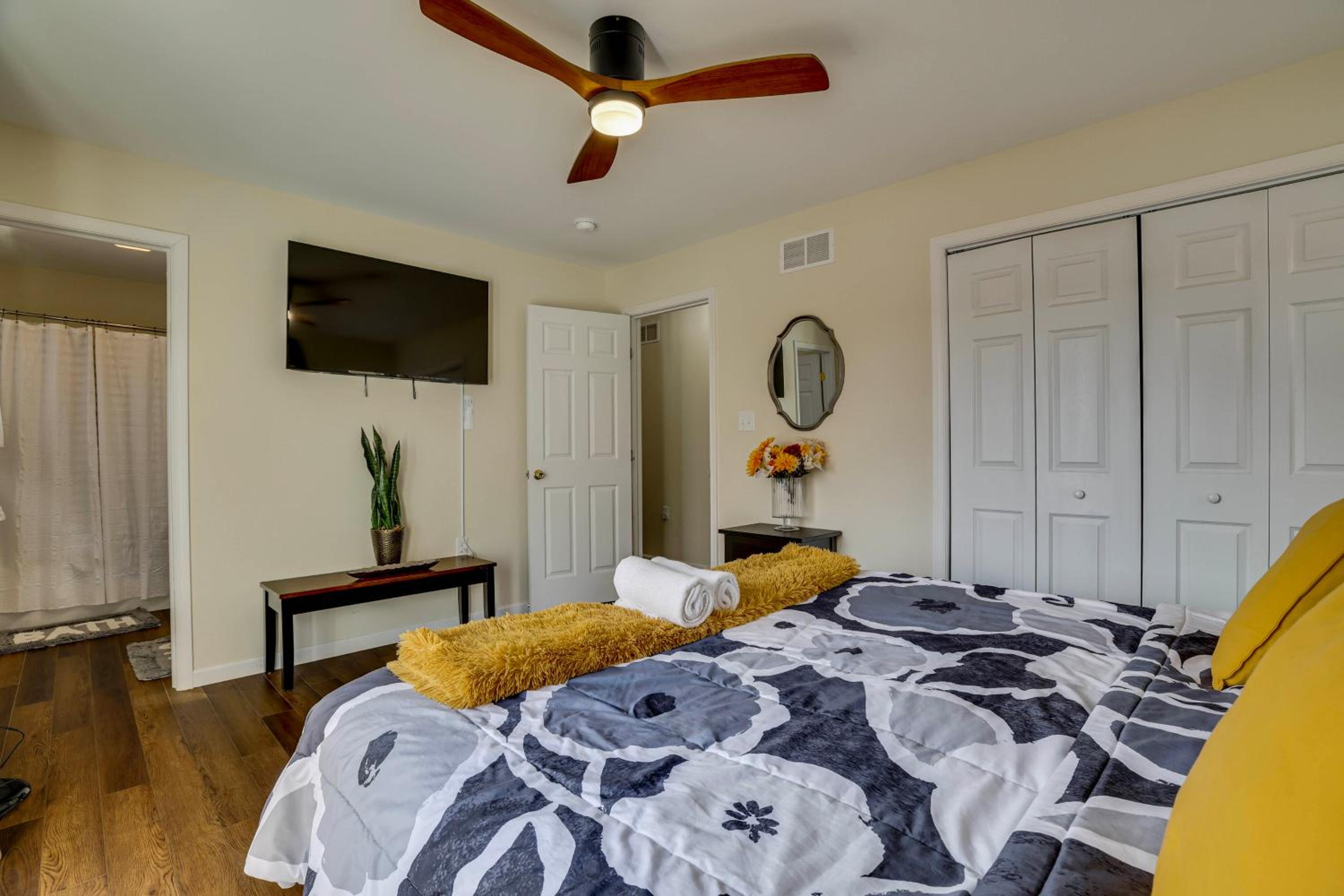 Lakefront Pocono Retreat with Hot Tub and Movie Hub