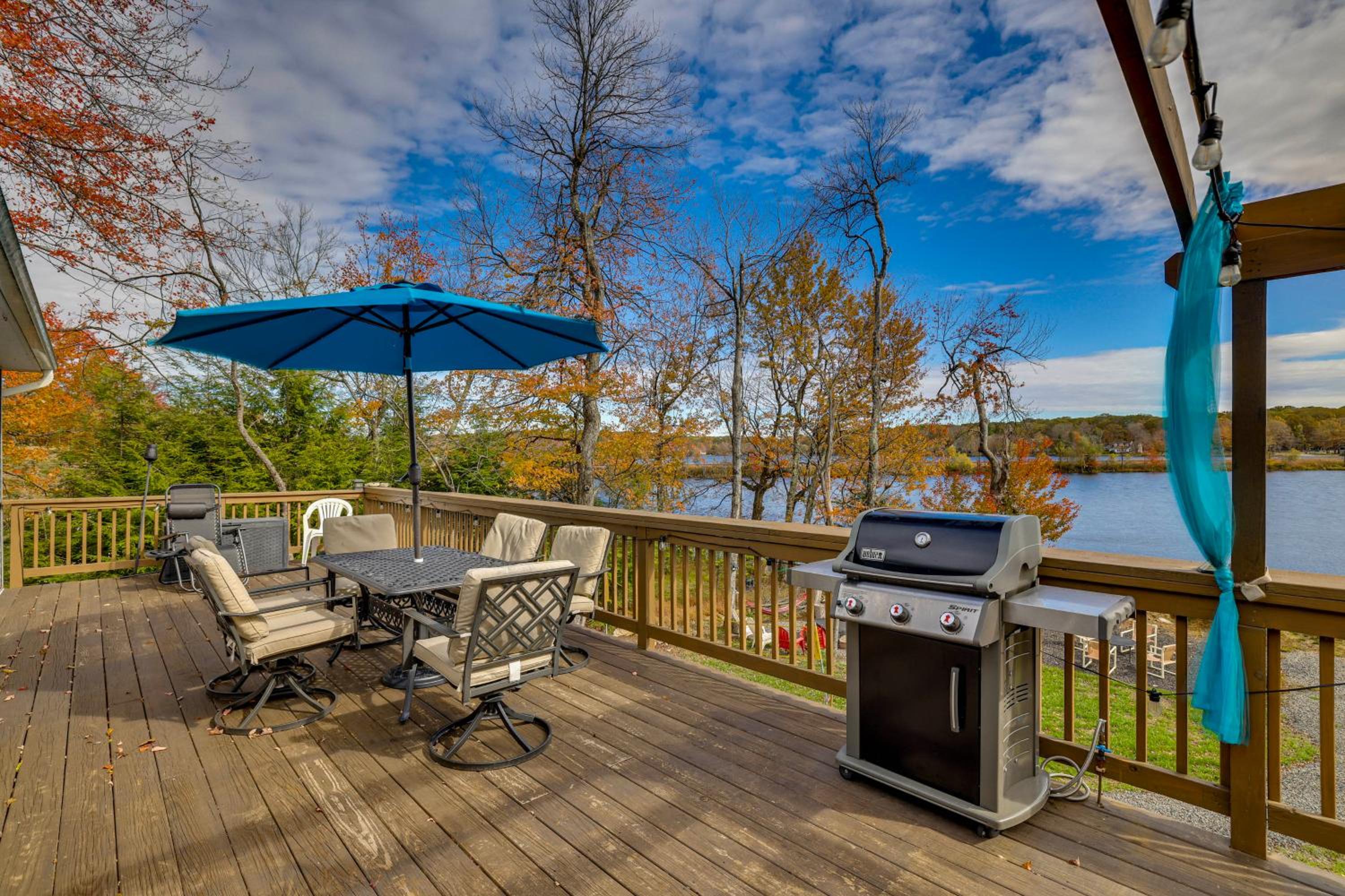 Lakefront Pocono Retreat with Hot Tub and Movie Hub