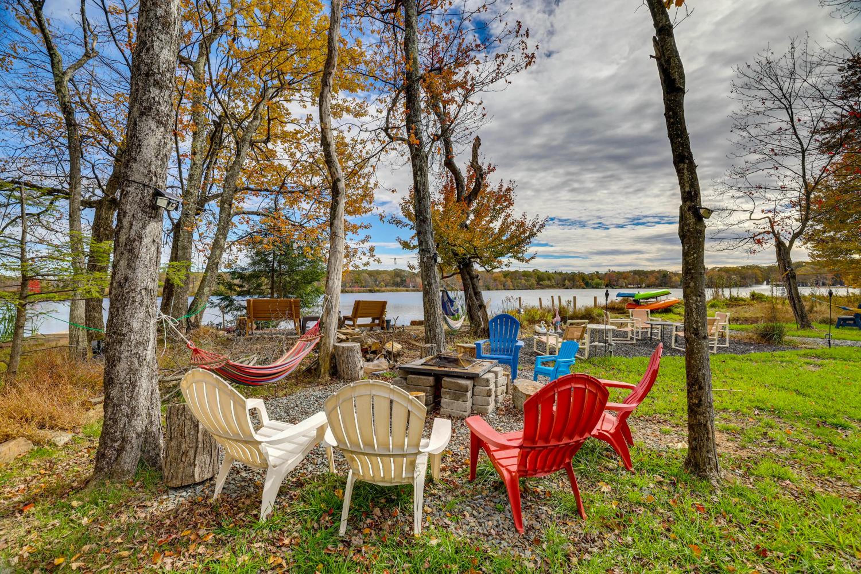 Lakefront Pocono Retreat with Hot Tub and Movie Hub