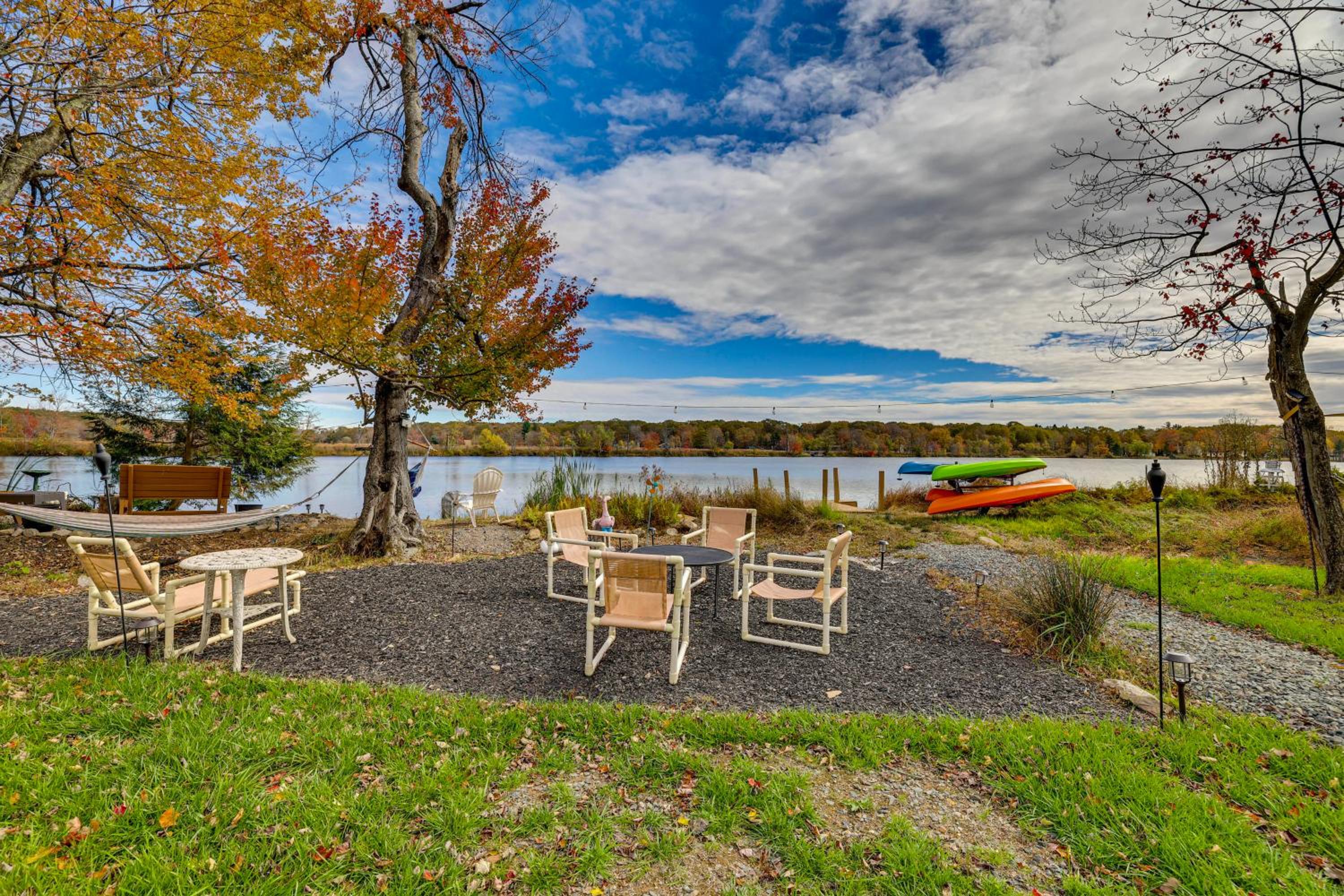 Lakefront Pocono Retreat with Hot Tub and Movie Hub