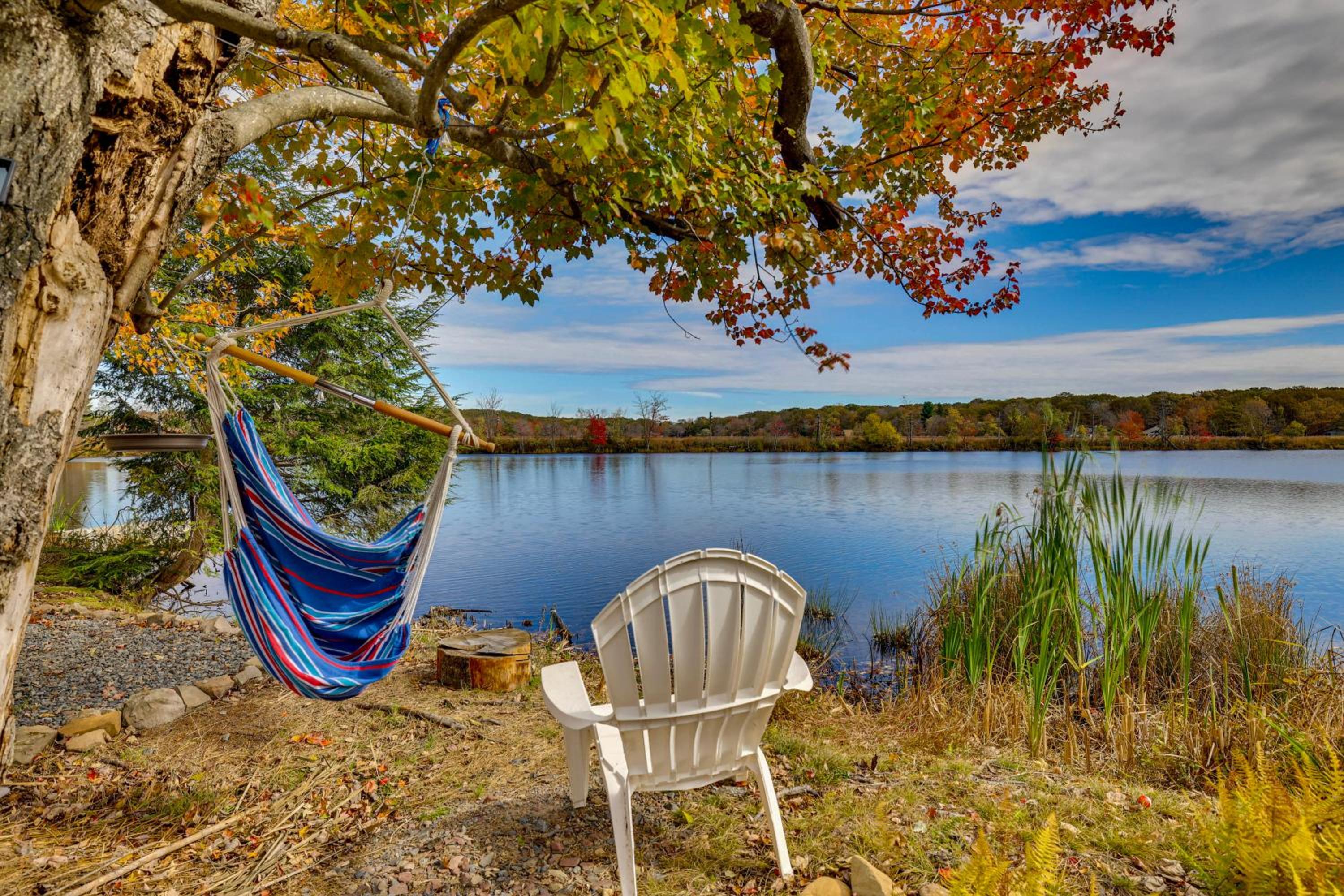Lakefront Pocono Retreat with Hot Tub and Movie Hub