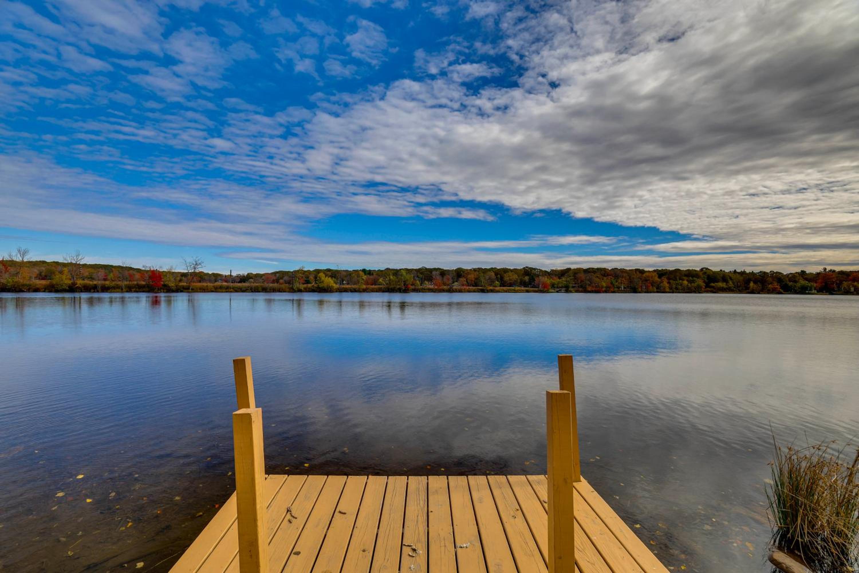 Lakefront Pocono Retreat with Hot Tub and Movie Hub