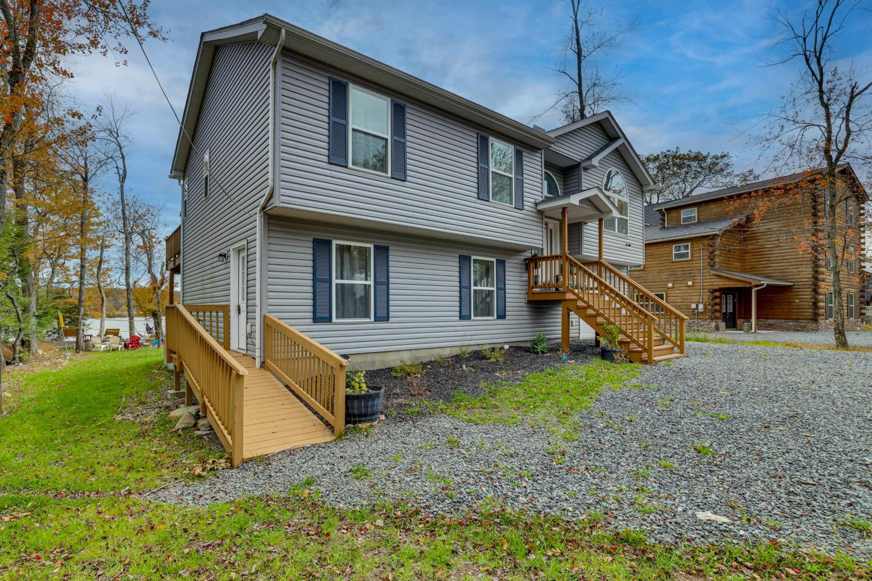 Lakefront Pocono Retreat with Hot Tub and Movie Hub