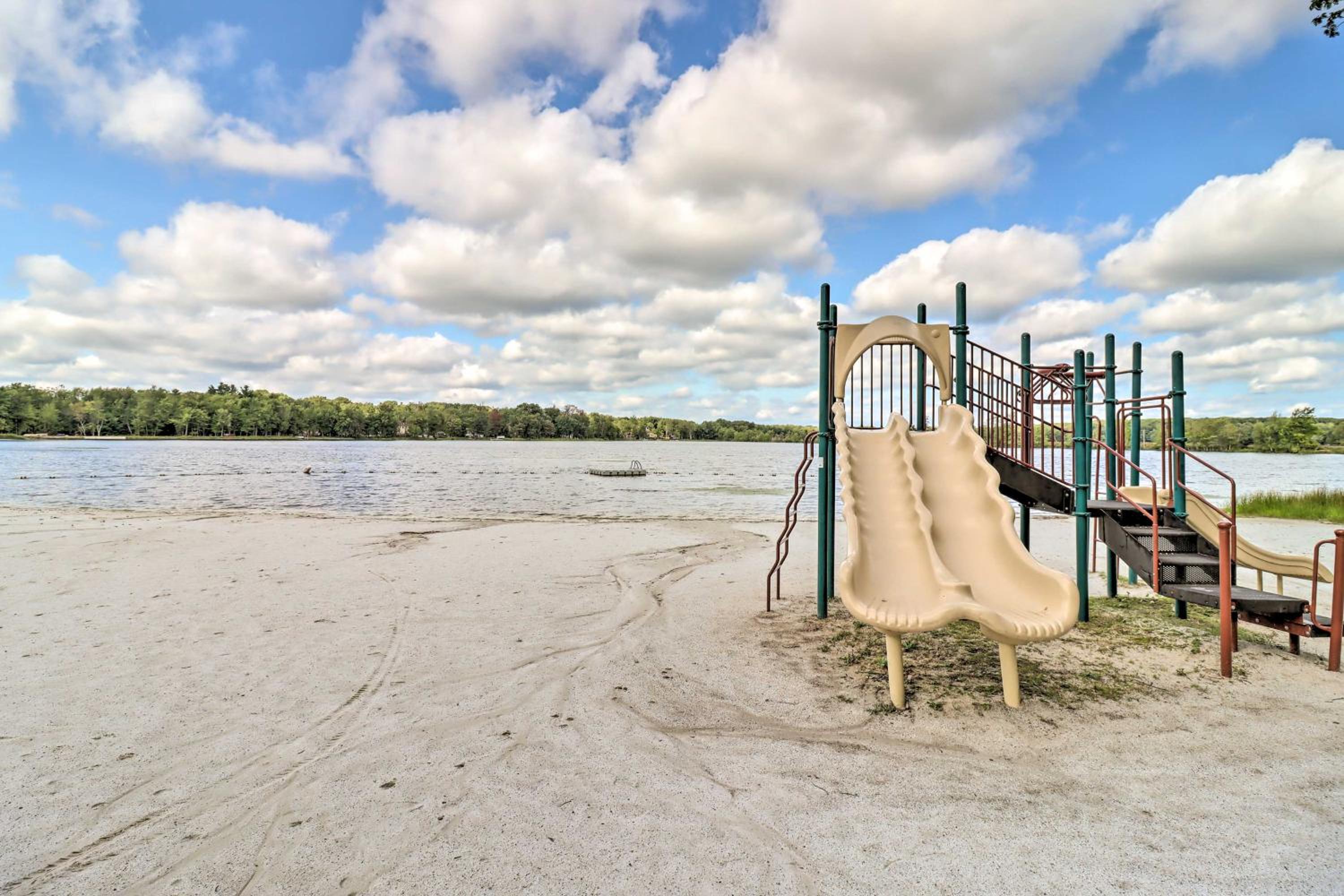 Lakefront Pocono Retreat with Hot Tub and Movie Hub