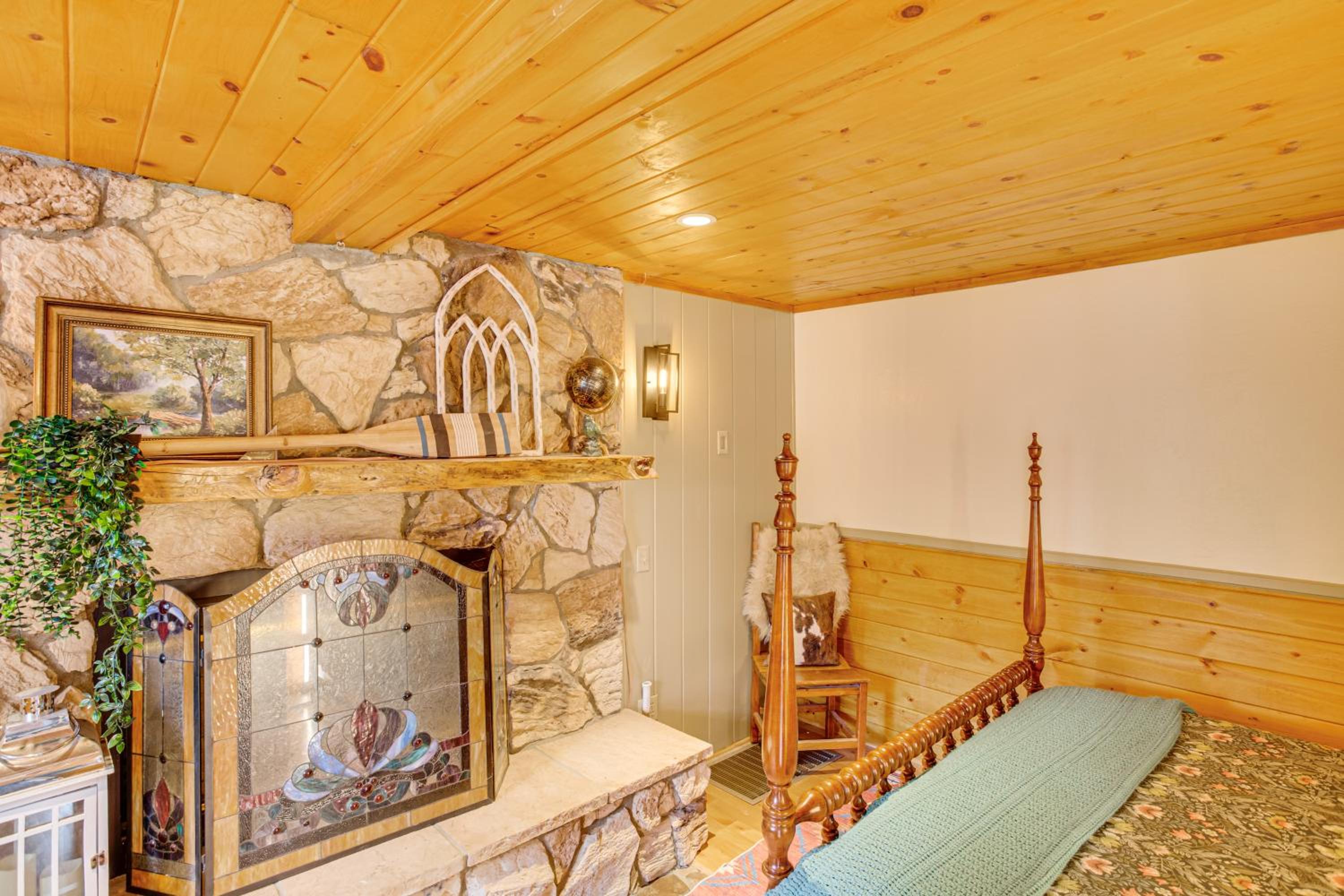 3 Mi to Snow Summit Charming Home with Fenced Yard