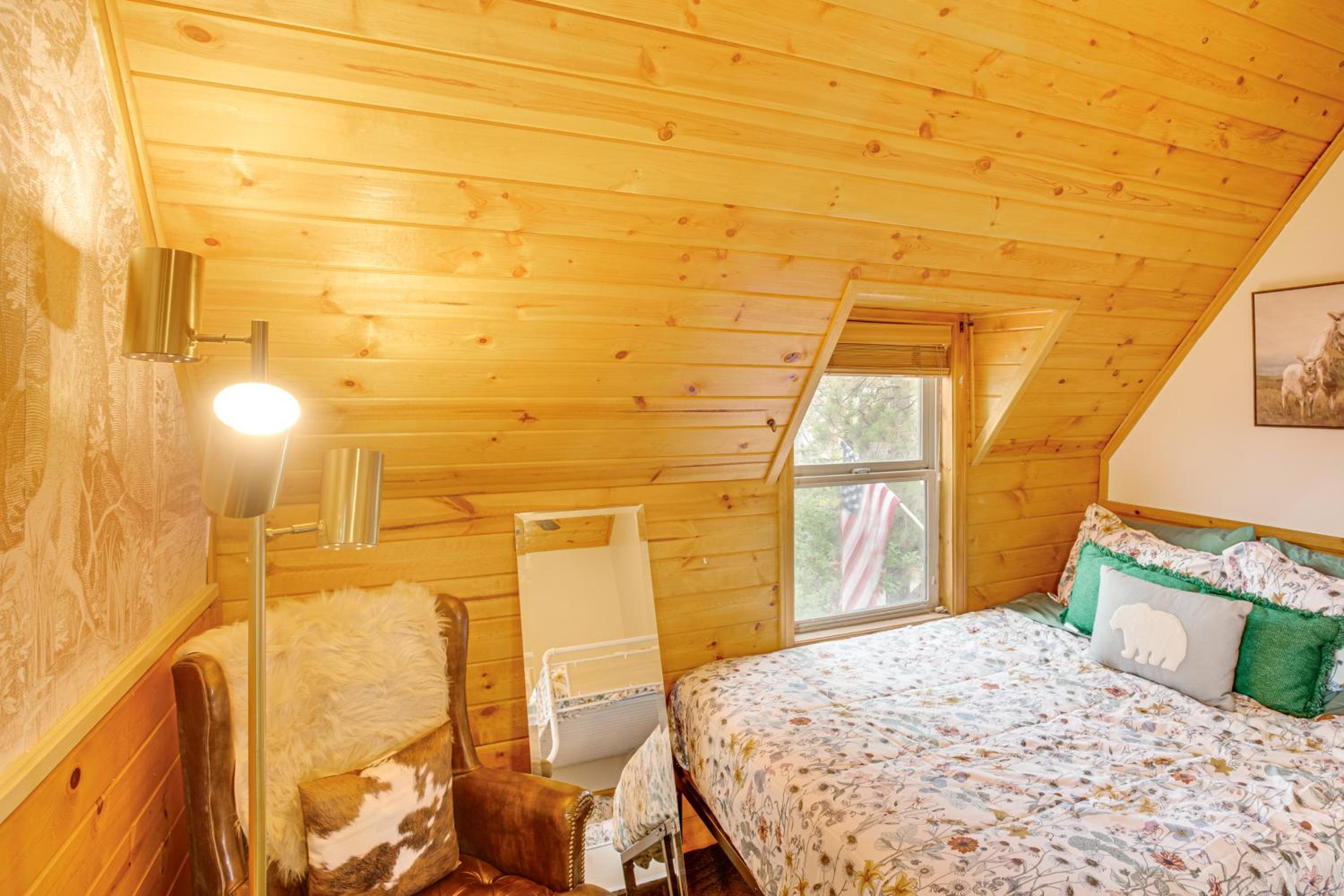 3 Mi to Snow Summit Charming Home with Fenced Yard