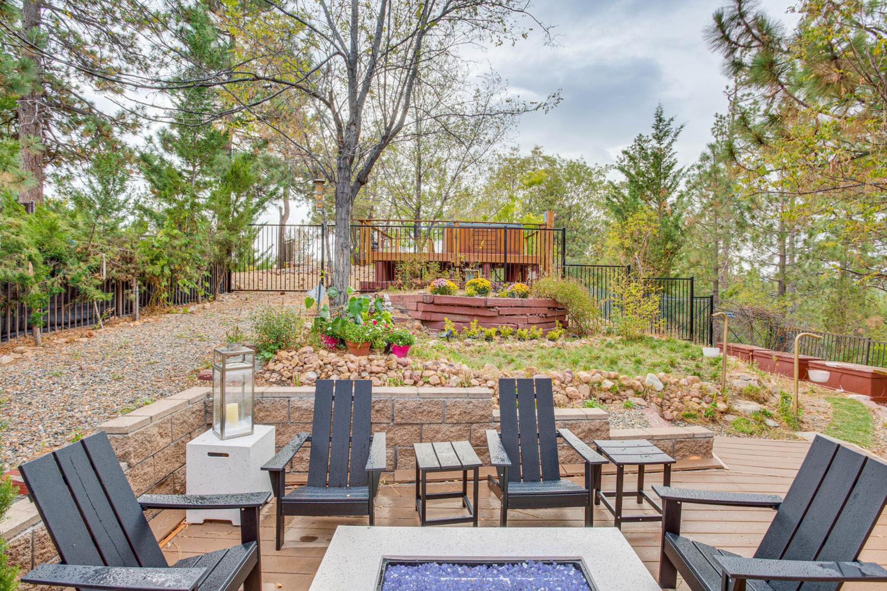 3 Mi to Snow Summit Charming Home with Fenced Yard