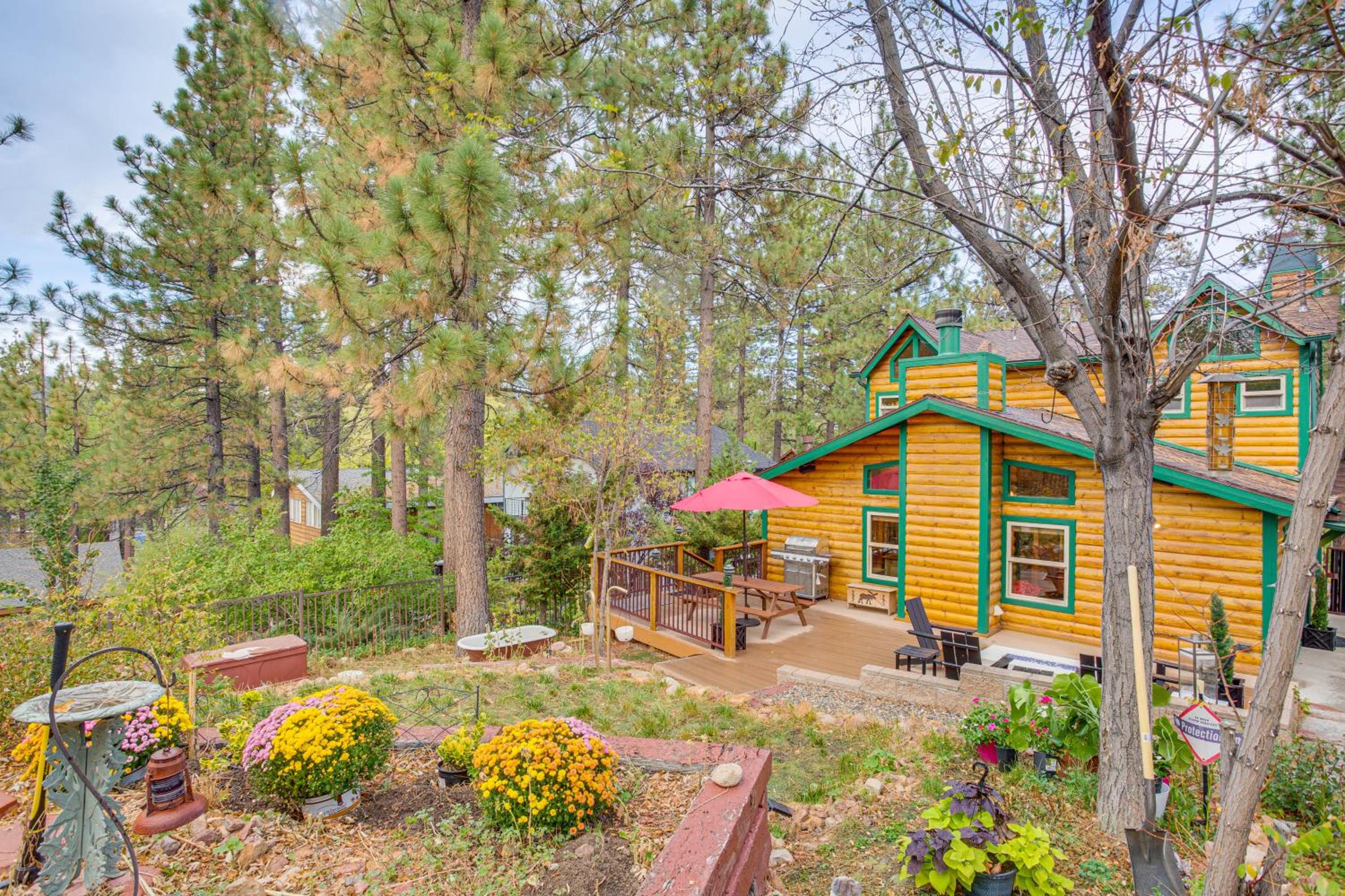 3 Mi to Snow Summit Charming Home with Fenced Yard