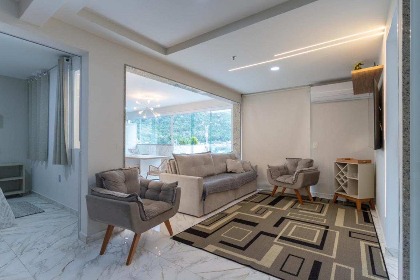 Loft c Varanda, Piscina e Academia em Itacuruca
