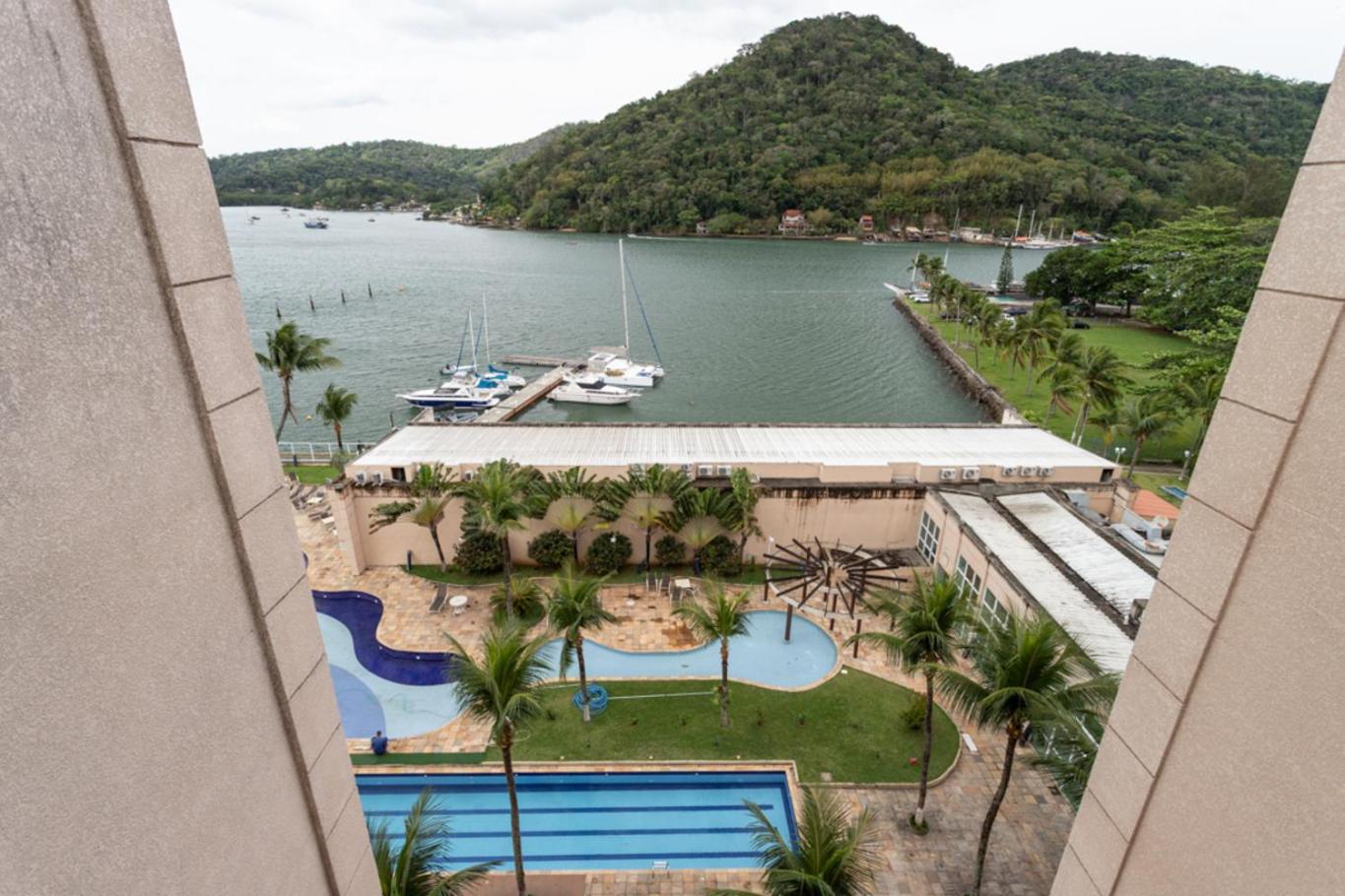Loft c Varanda, Piscina e Academia em Itacuruca