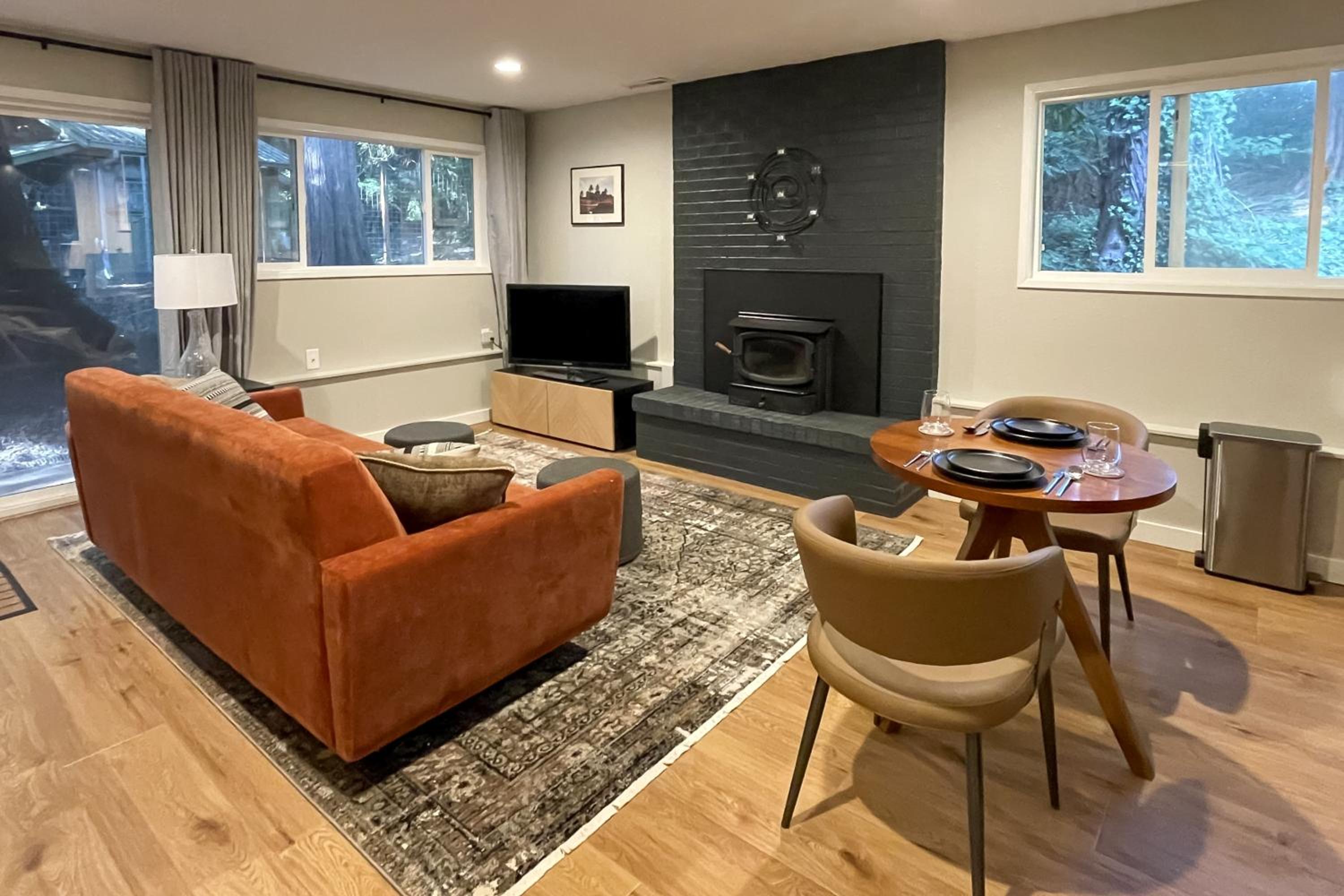 Walk to Beach and Village Bainbridge Island Gem!