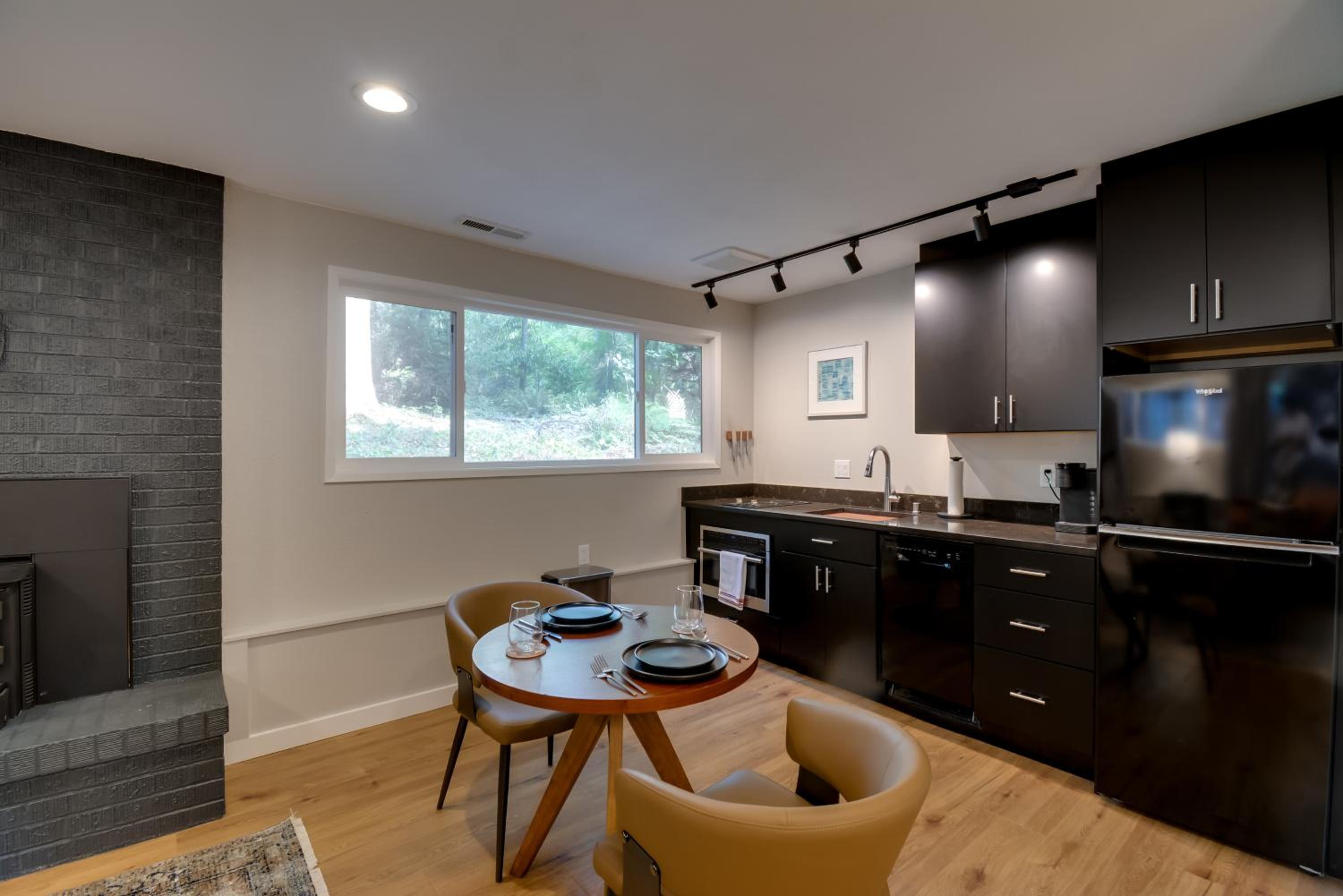 Walk to Beach and Village Bainbridge Island Gem!