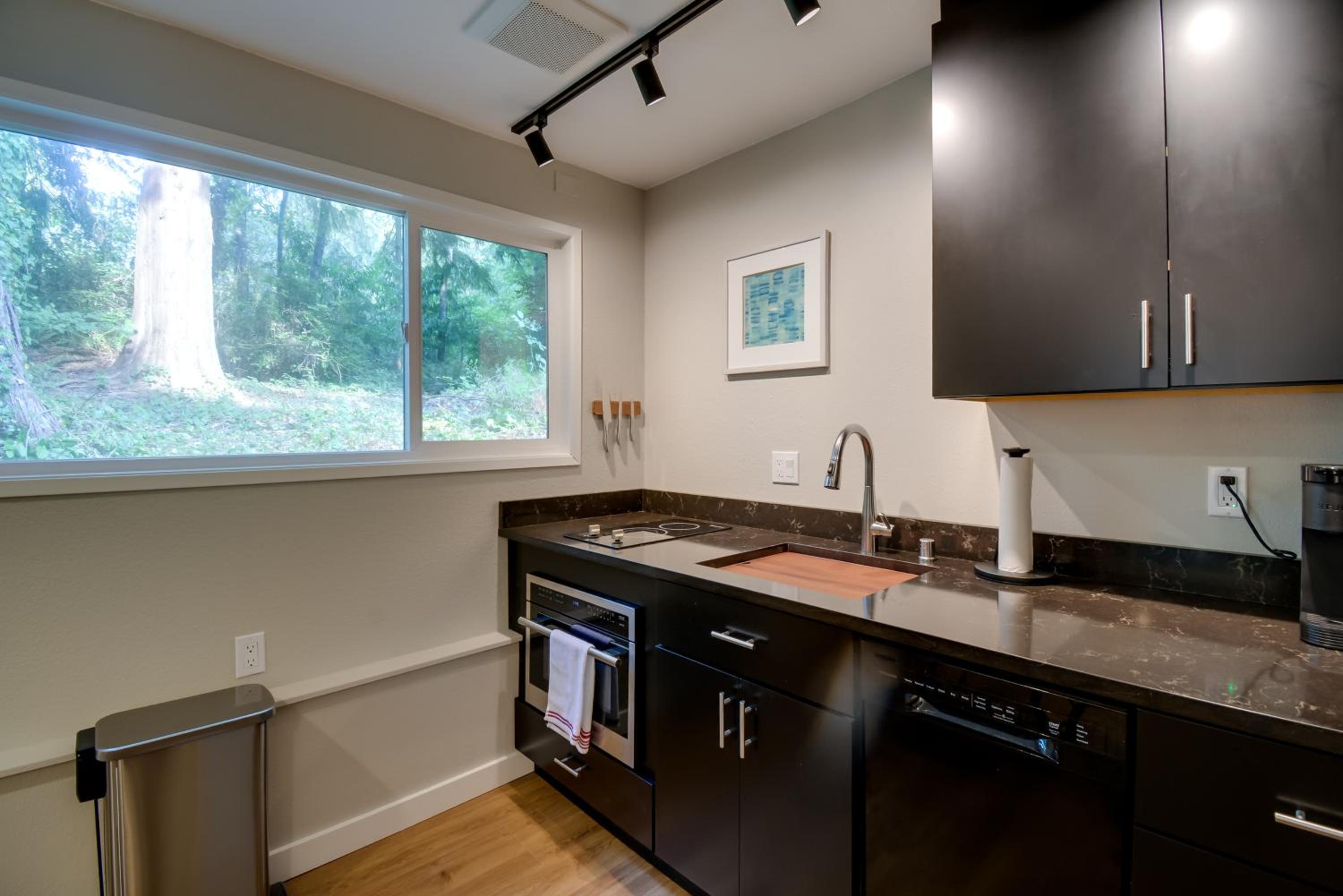 Walk to Beach and Village Bainbridge Island Gem!