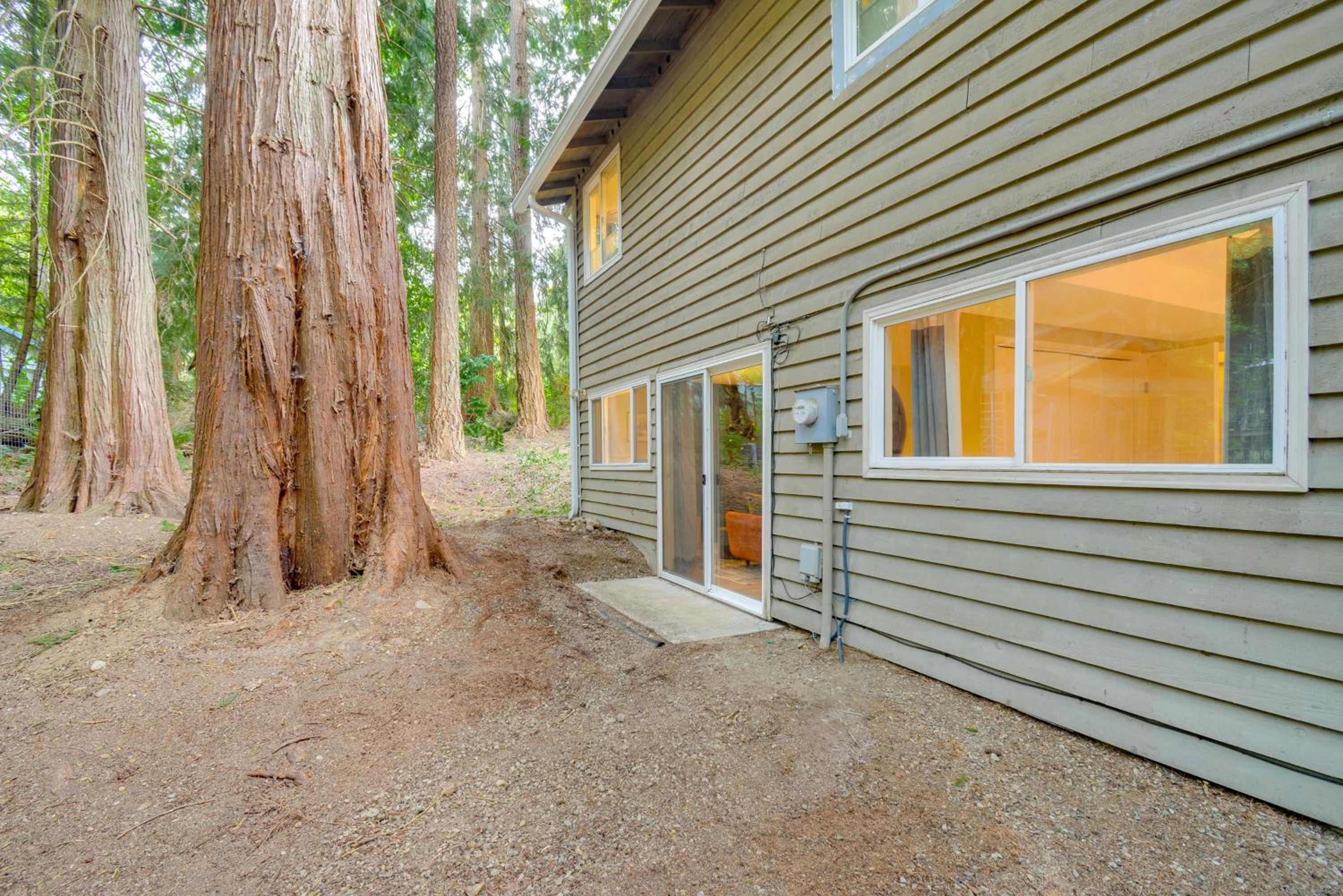 Walk to Beach and Village Bainbridge Island Gem!