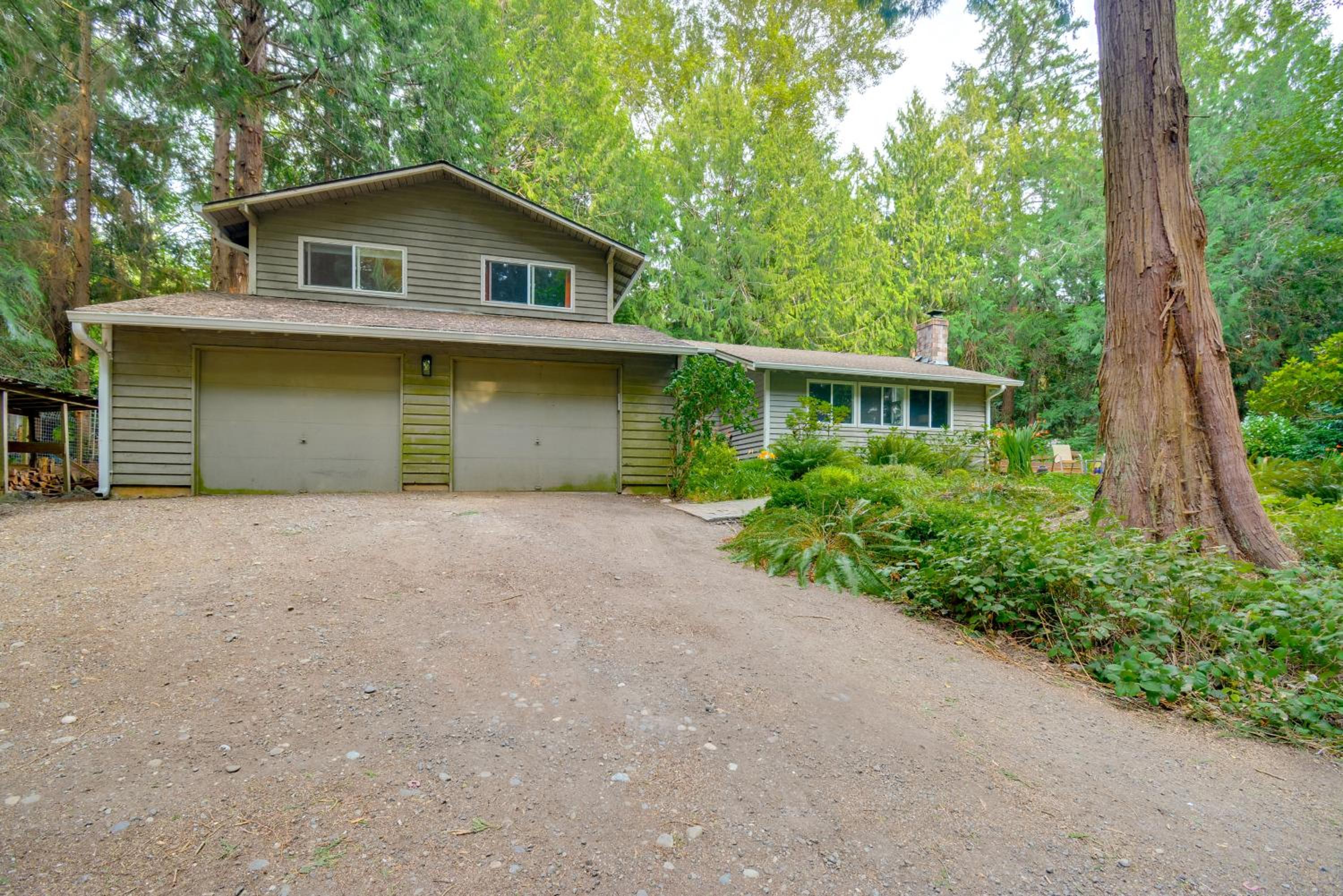 Walk to Beach and Village Bainbridge Island Gem!